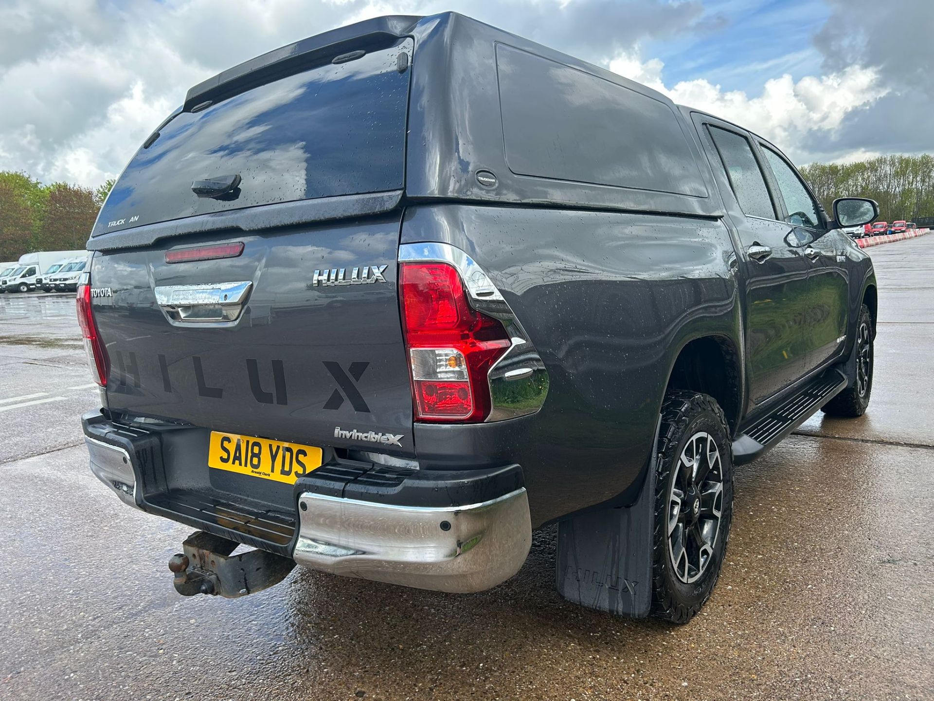 AUTOMATIC 2018 TOYOTA HILUX INVINCIBLE X WITH CANOPY - FULL LEATHER - NEW BF TYRES 7K MILES - Image 6 of 13
