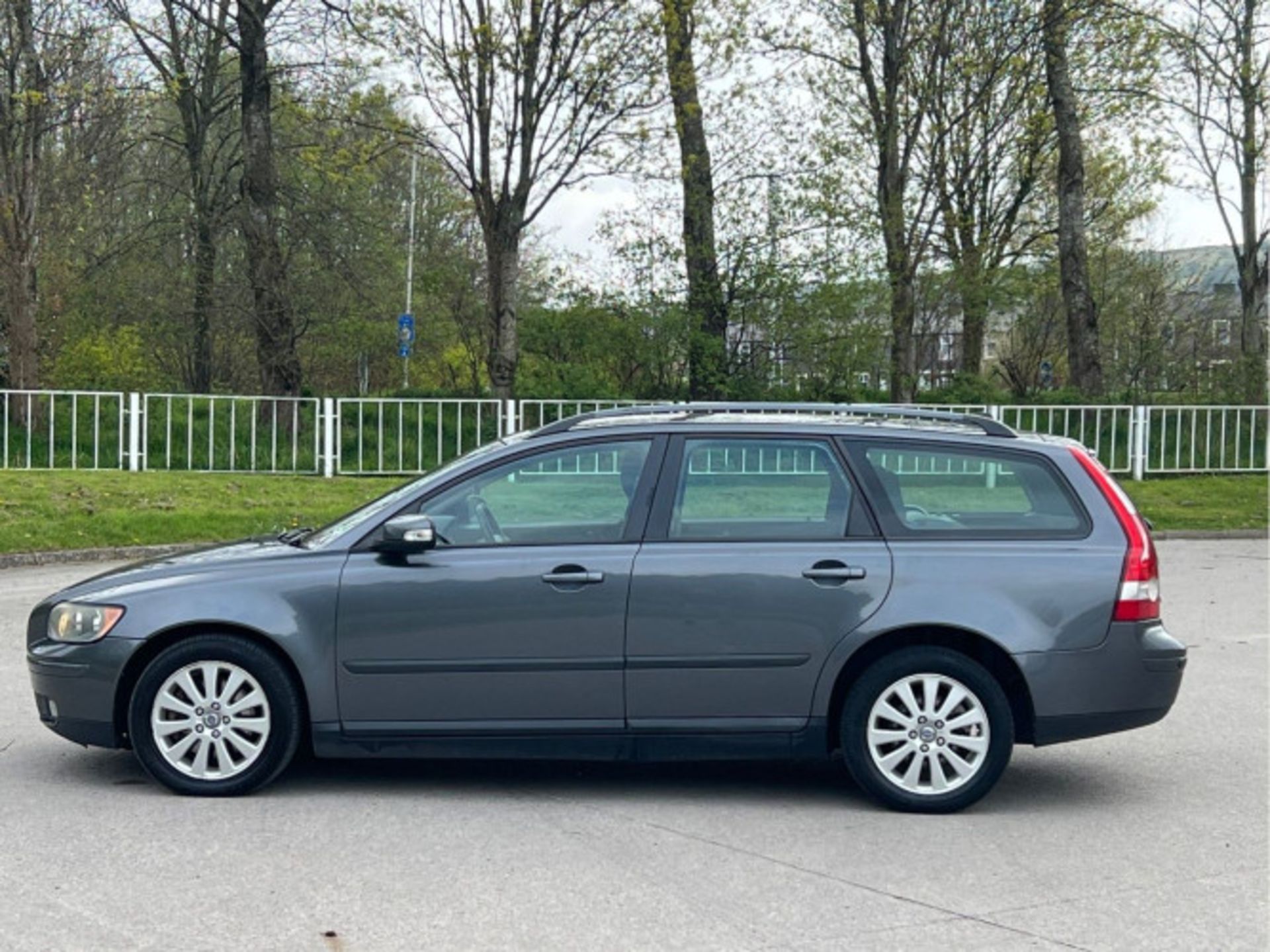 VOLVO V50 2.0D S 5DR GREY ESTATE - 2 KEYS - Image 3 of 87