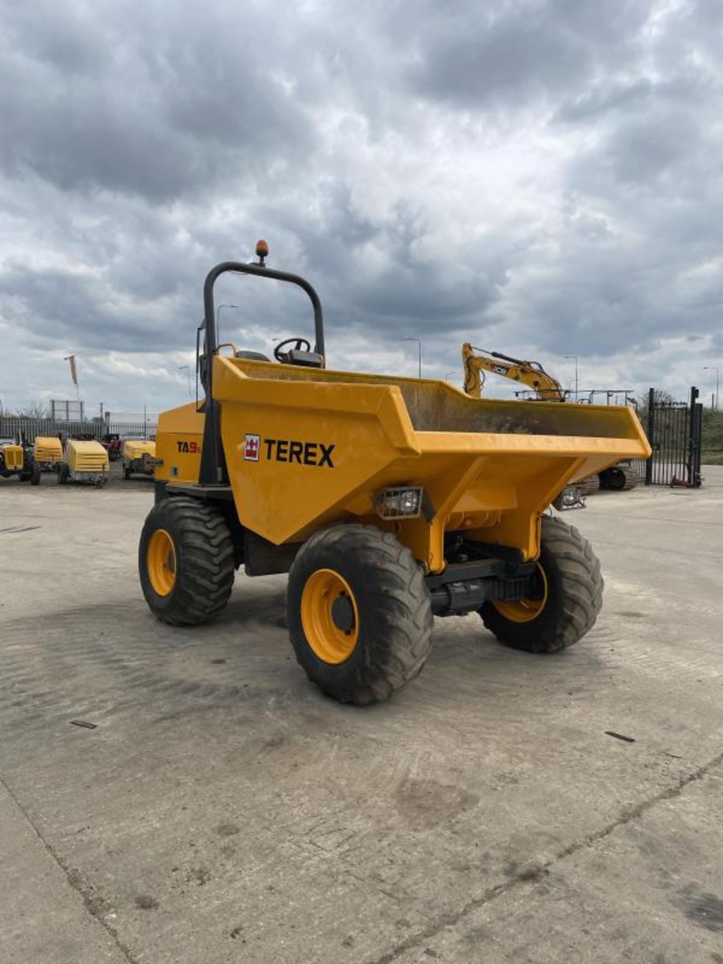 2016 TEREX TA9 SITE DUMPER - 9 TONNE PAYLOAD - FOLDING ROPS - Image 5 of 6