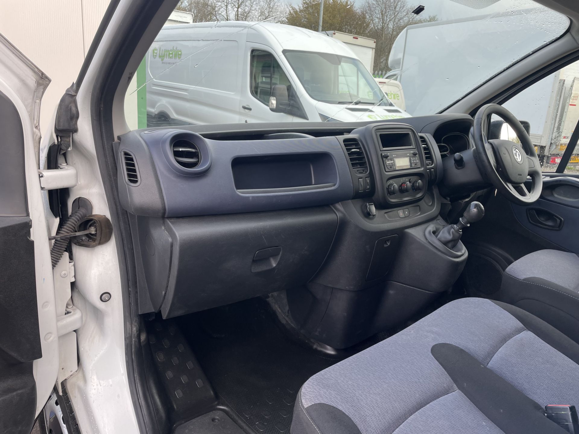 2018 68 PLATE VAUXHALL VIVARO 2900 CDTI PANEL VAN - 64, 302 MILES WARRANTED - EURO 6 - Image 9 of 9