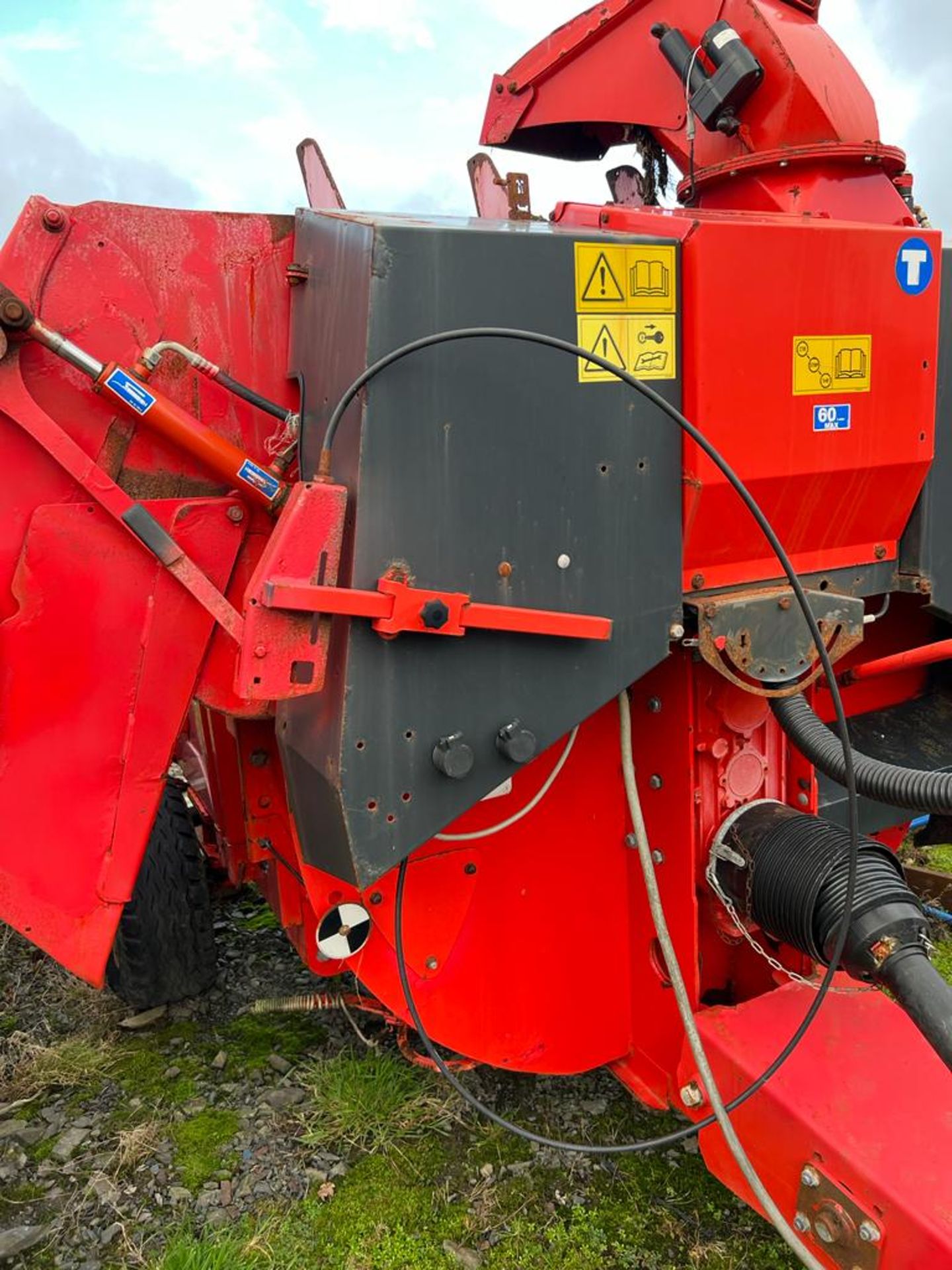 KUHN 3560 STRAW CHOPPER