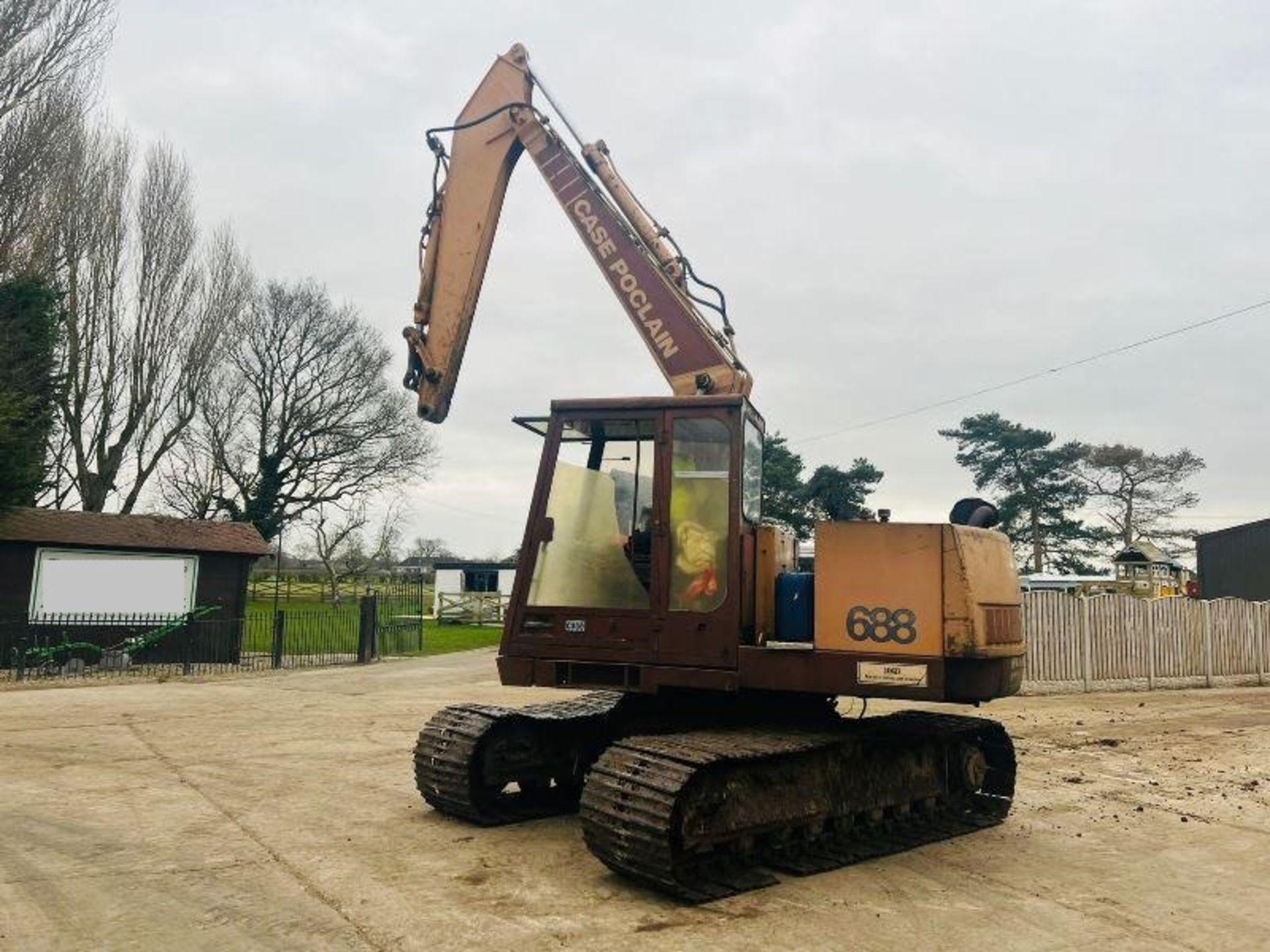 CASE POCLAIN 688 TRACKED EXCAVATOR C/W CUMMINS TURBO ENGINE - Image 4 of 11