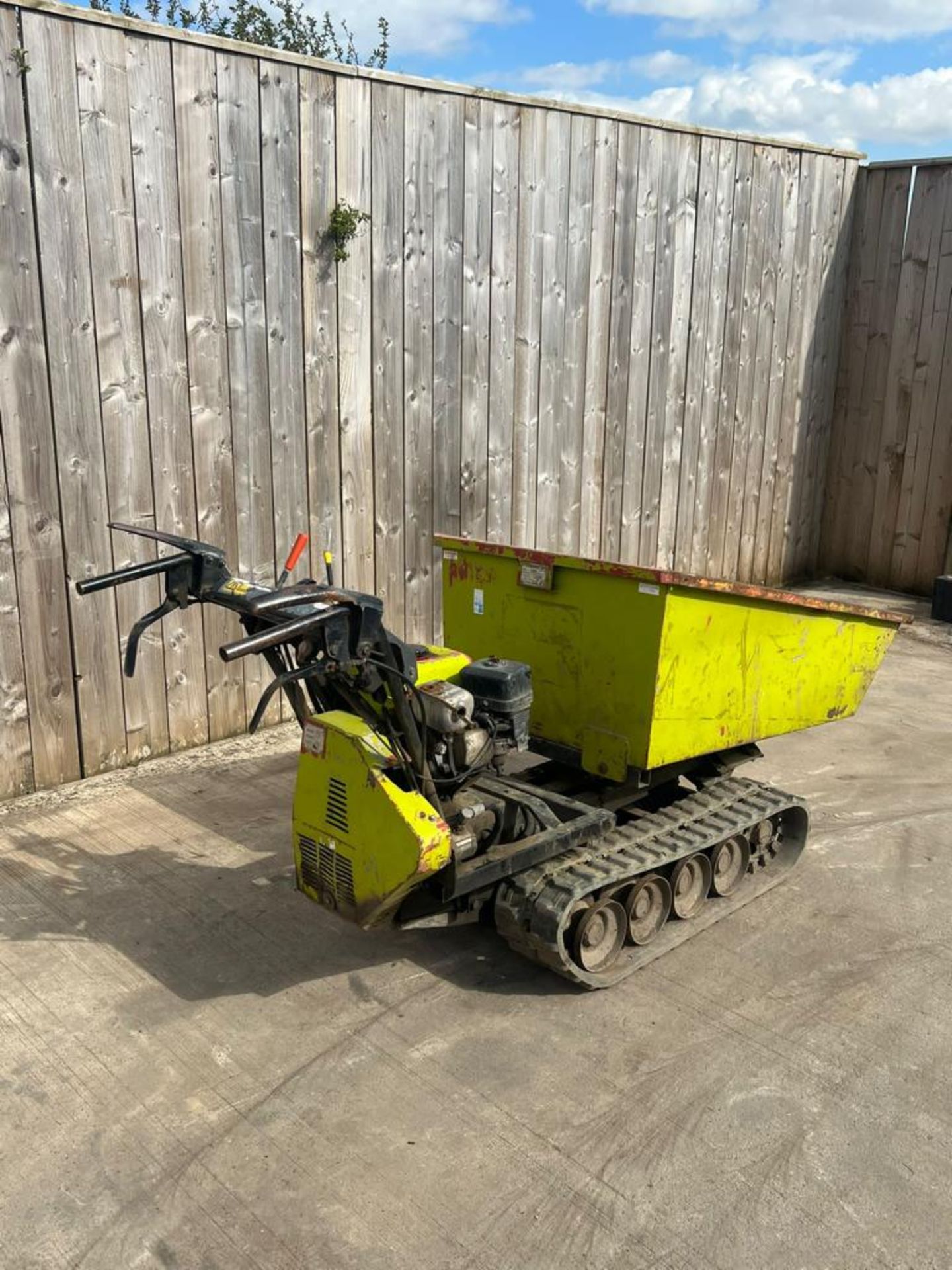 TRAMIC HP500 TRACKED DUMPER - HYDRAULIC TIP - HONDA PETROL ENGINE - Image 2 of 5