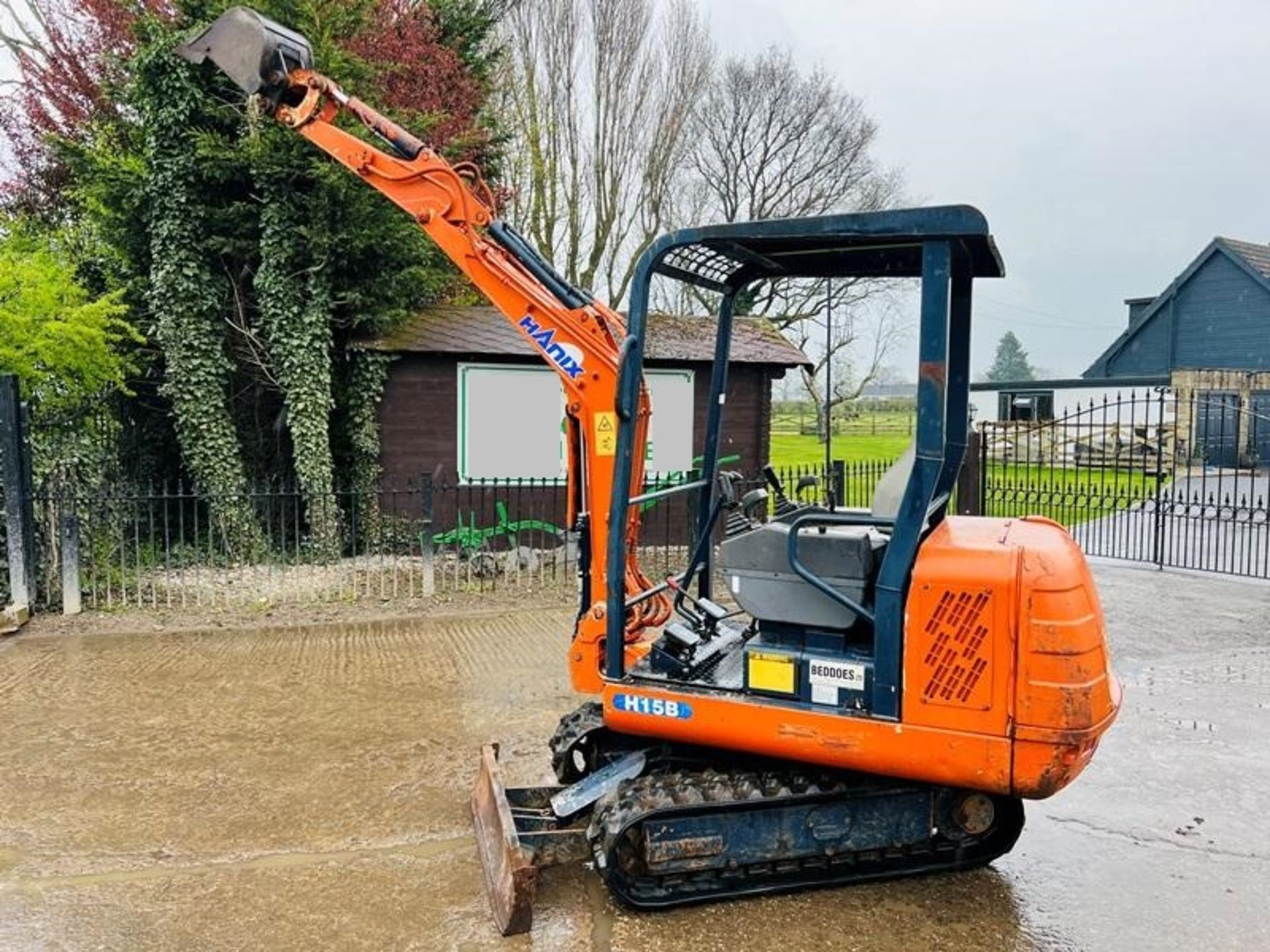 HANIX H15B TRACKED EXCAVATOR C/W OFF SET BOOM & RUBBER TRACKS. - Image 3 of 11