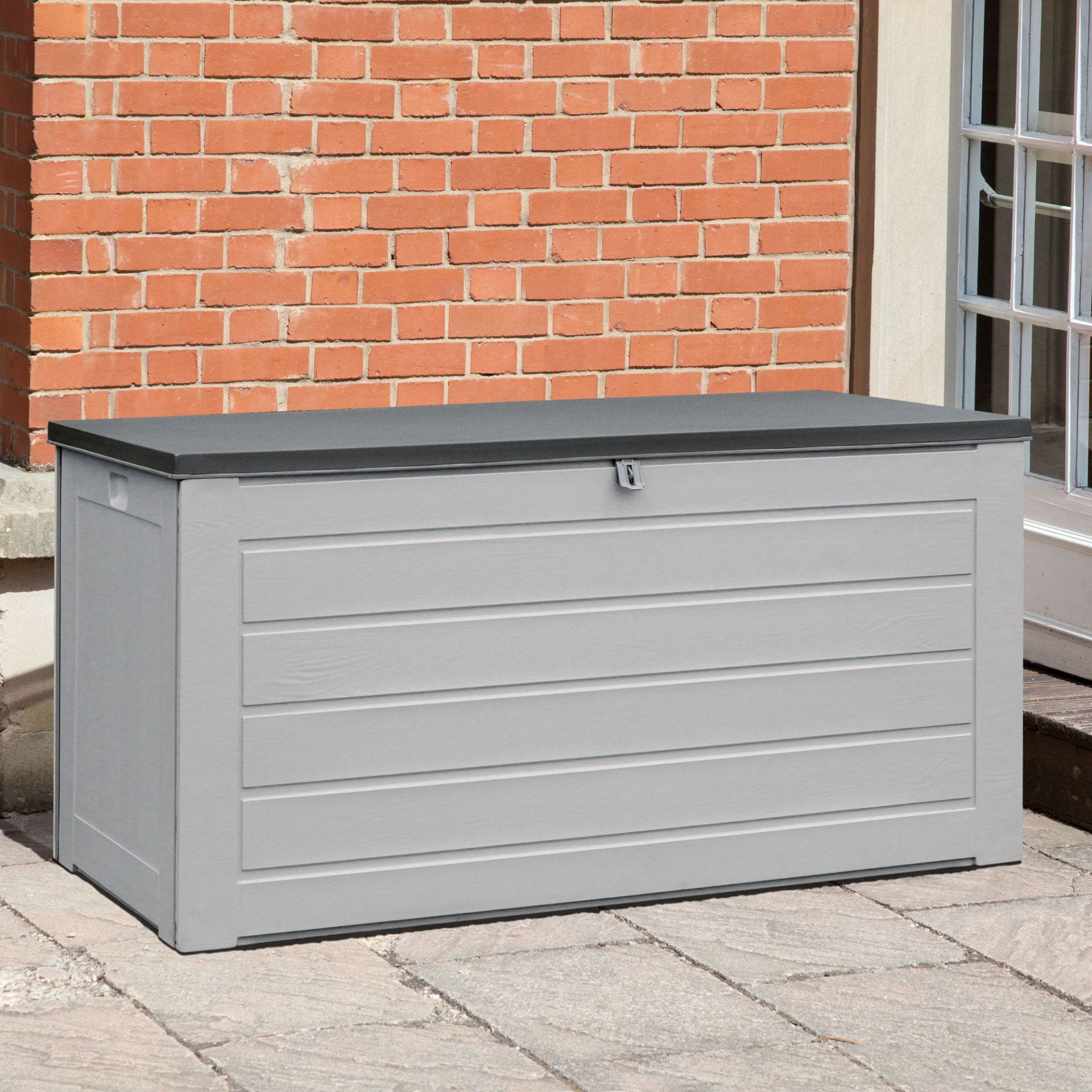 WINNIPEG OUTDOOR WOOD EFFECT 680L PP STORAGE GARDEN BOX WITH GAS LIFTS BRAND NEW RRP £208.99