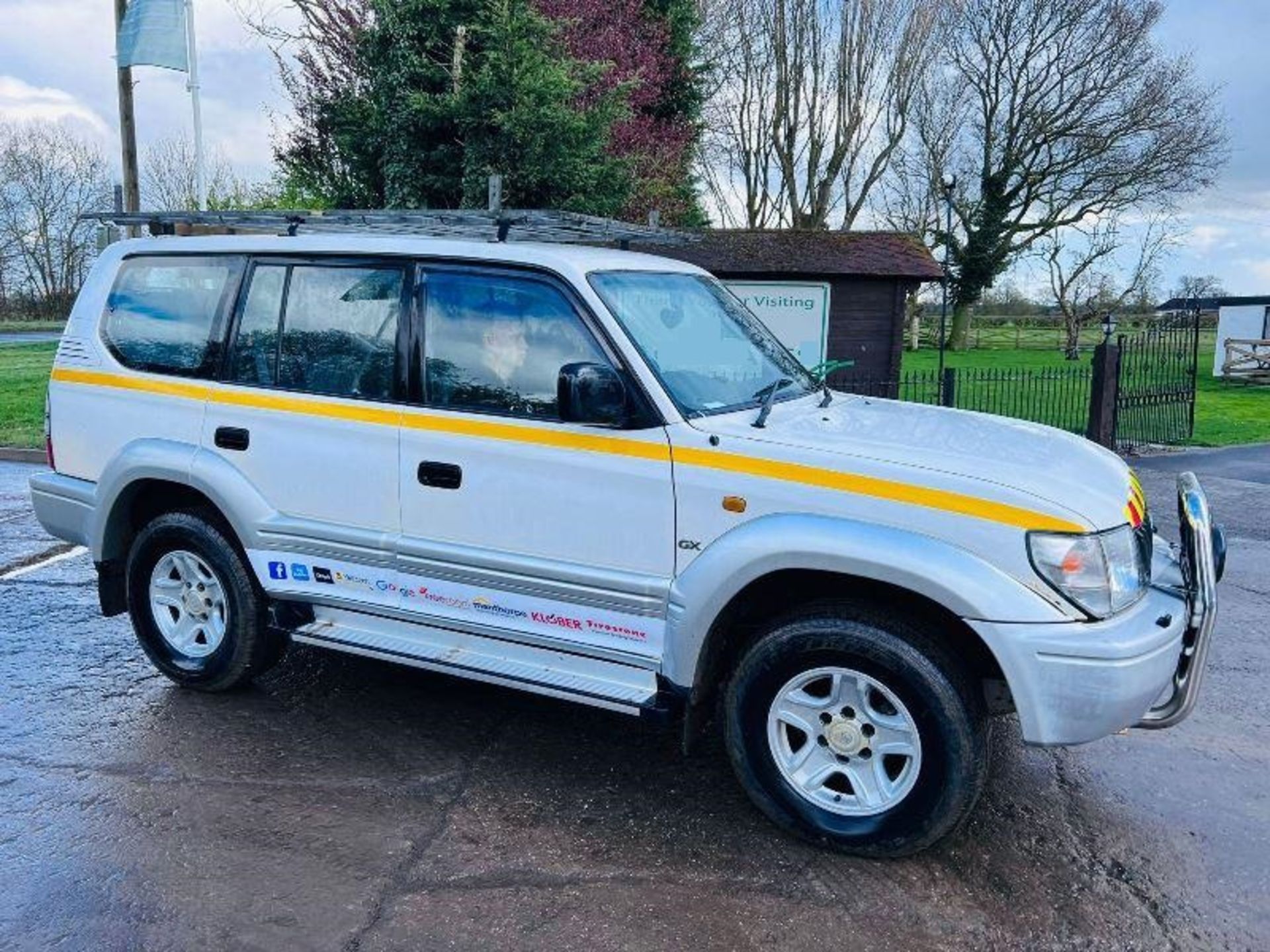 TOYOTA LAND CRUISER GX 4WD VEHICLE C/W ROOF RACK & MANUAL GEAR BOX - Image 4 of 20