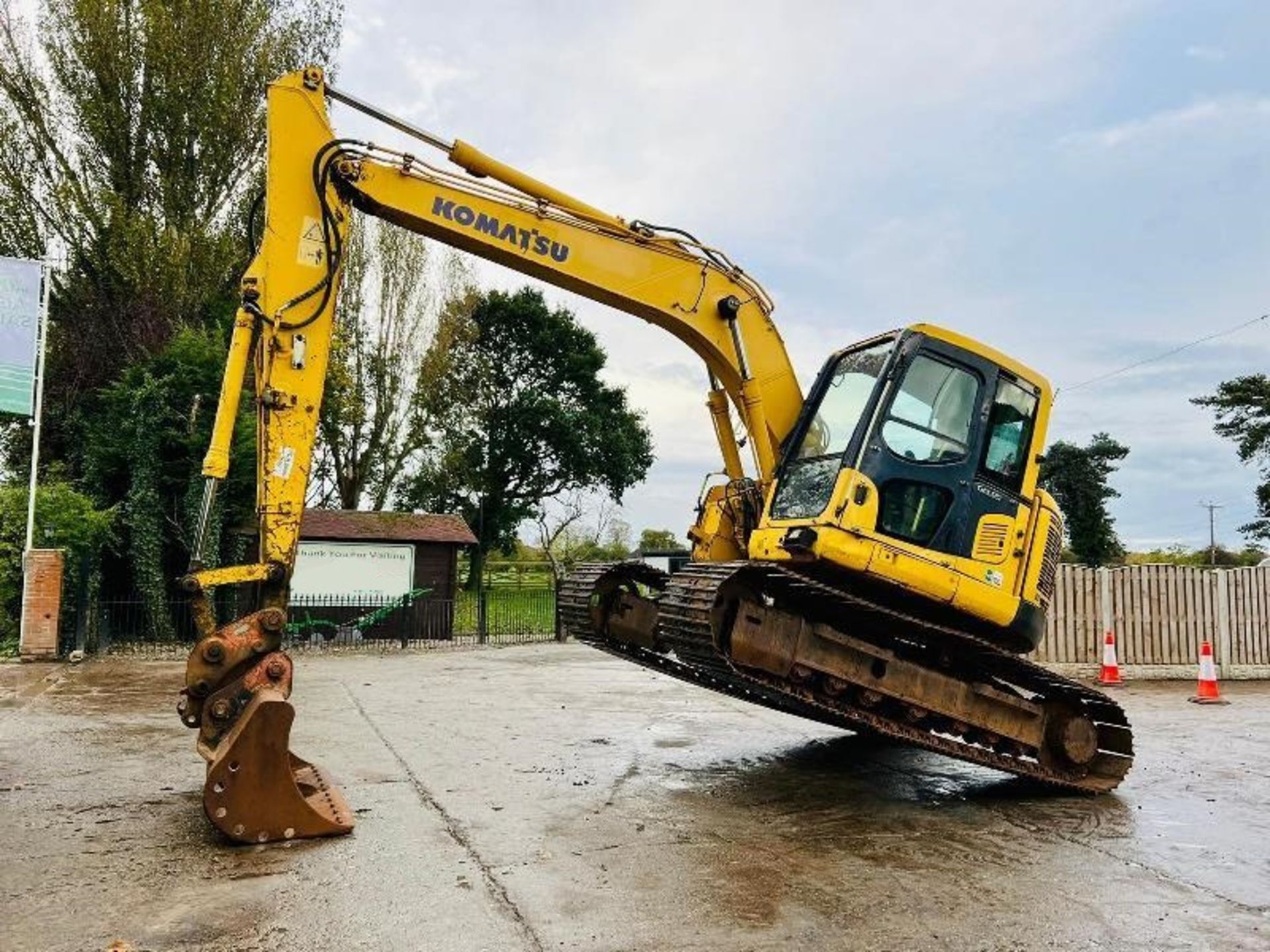 KOMATSU PC138US TRACKED EXCAVATOR * ZERO SWING * C/W QUICK HITCH