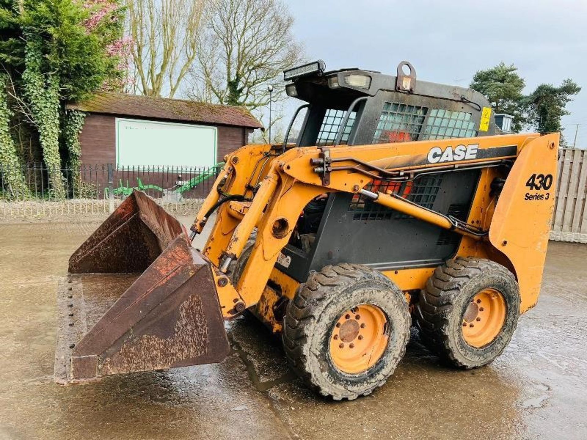 CASE 430 SERIES 3 4WD SKIDSTEER * YEAR 2011 * C/W BUCKET - Image 14 of 15