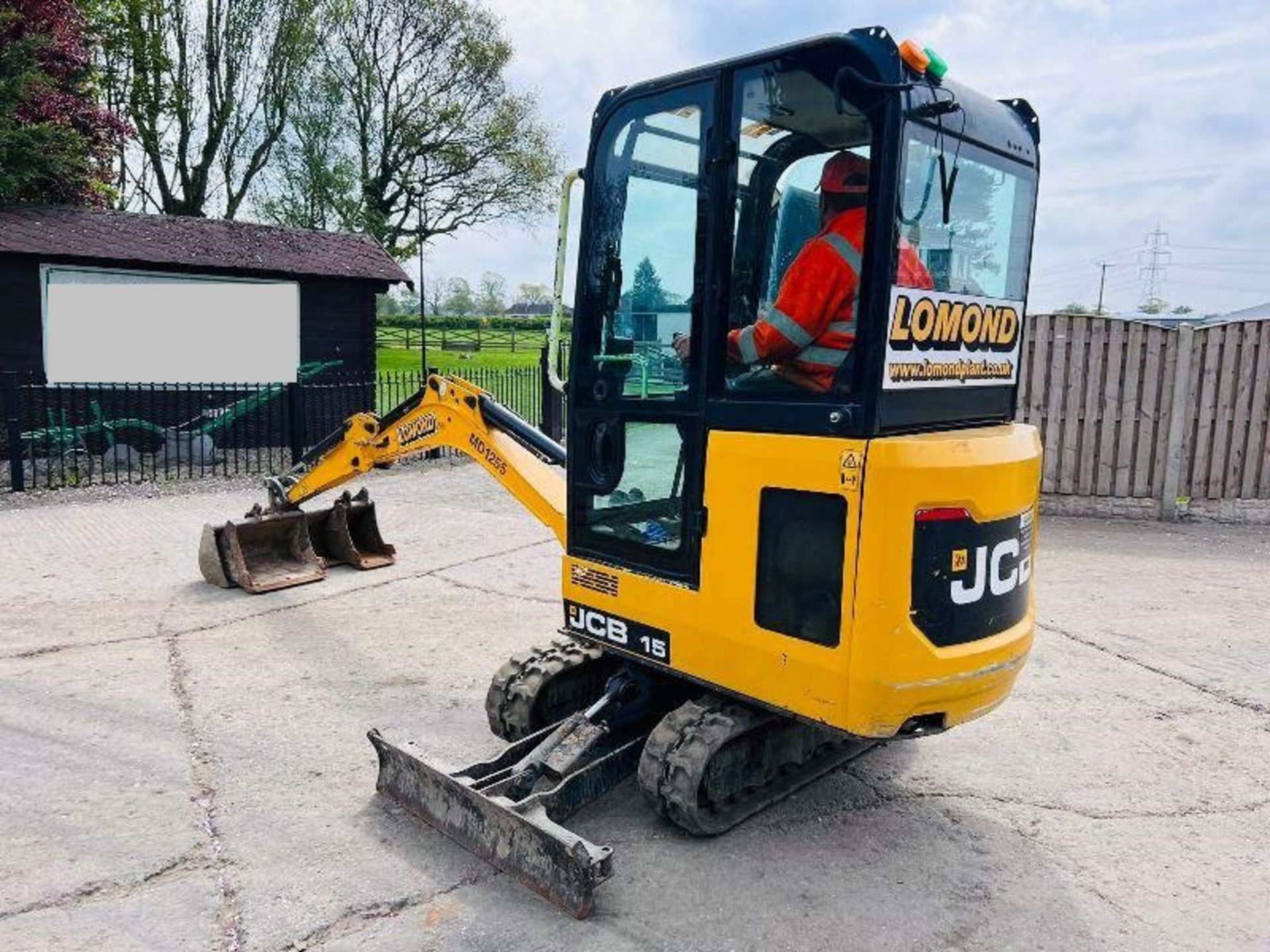 JCB 15 TRACKED EXCAVATOR *YEAR 2018 , CHOICE OF 2* C/W 3 X BUCKETS - Bild 2 aus 19