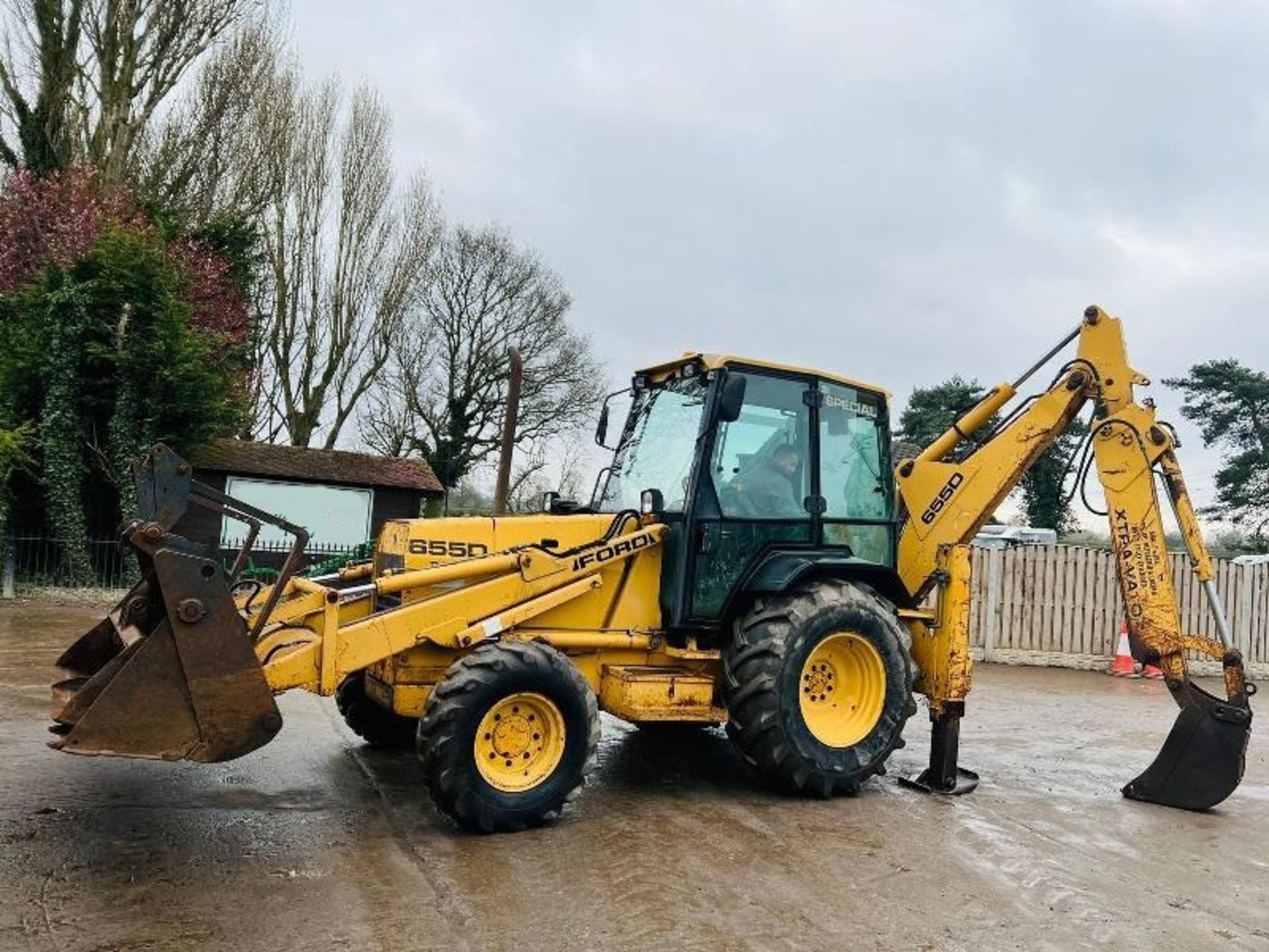 FORD 655D 4WD BACKHOE DIGGER C/W EXTENDING DIG