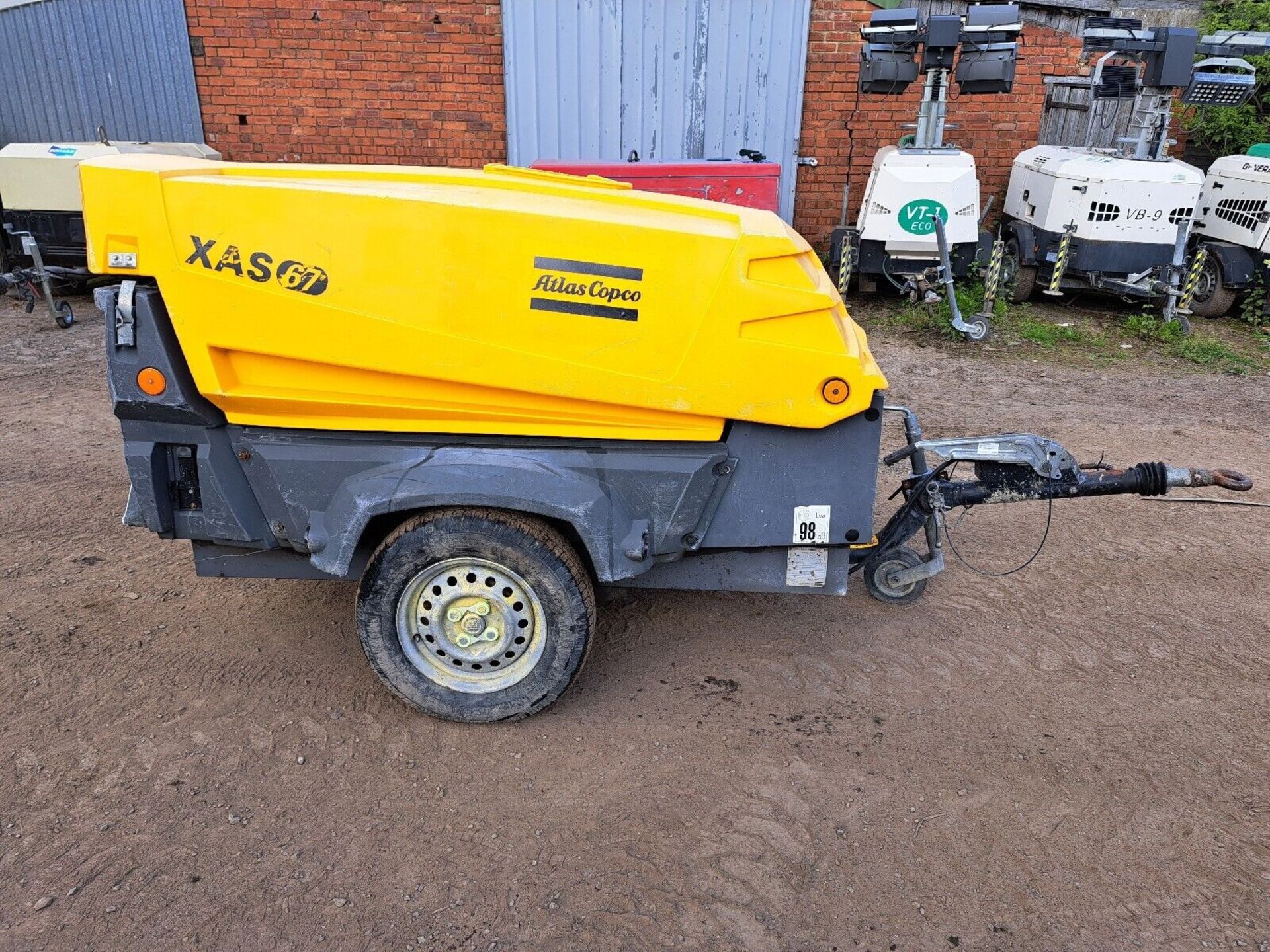 ATLAS COPCO XAS 67 DIESEL ROAD TOW COMPRESSOR LOW HOURS