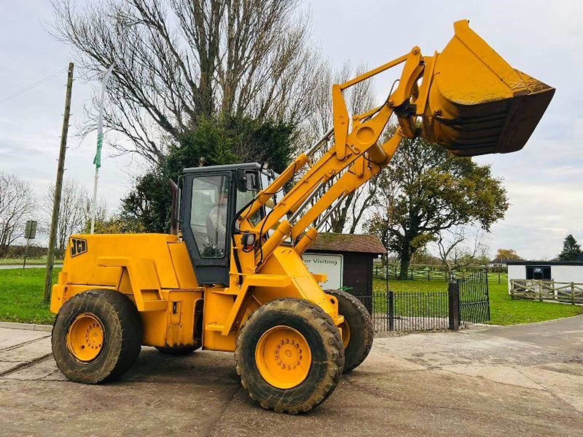 JCB 425 4WD LOADING SHOVEL C/W BUCKET - Image 9 of 9