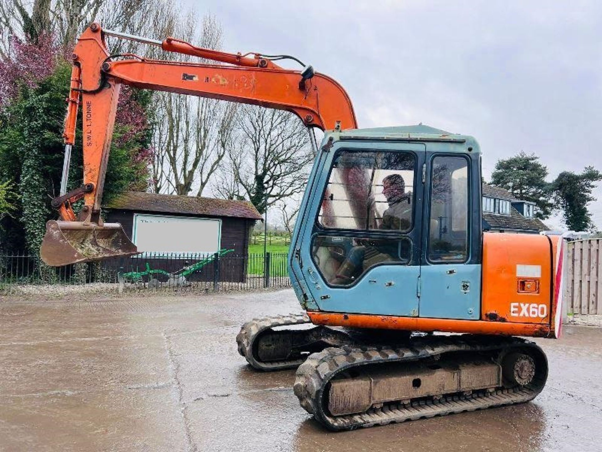 HITACHI EX60-2 TRACKED EXCAVATOR C/W BUCKET - Bild 8 aus 16