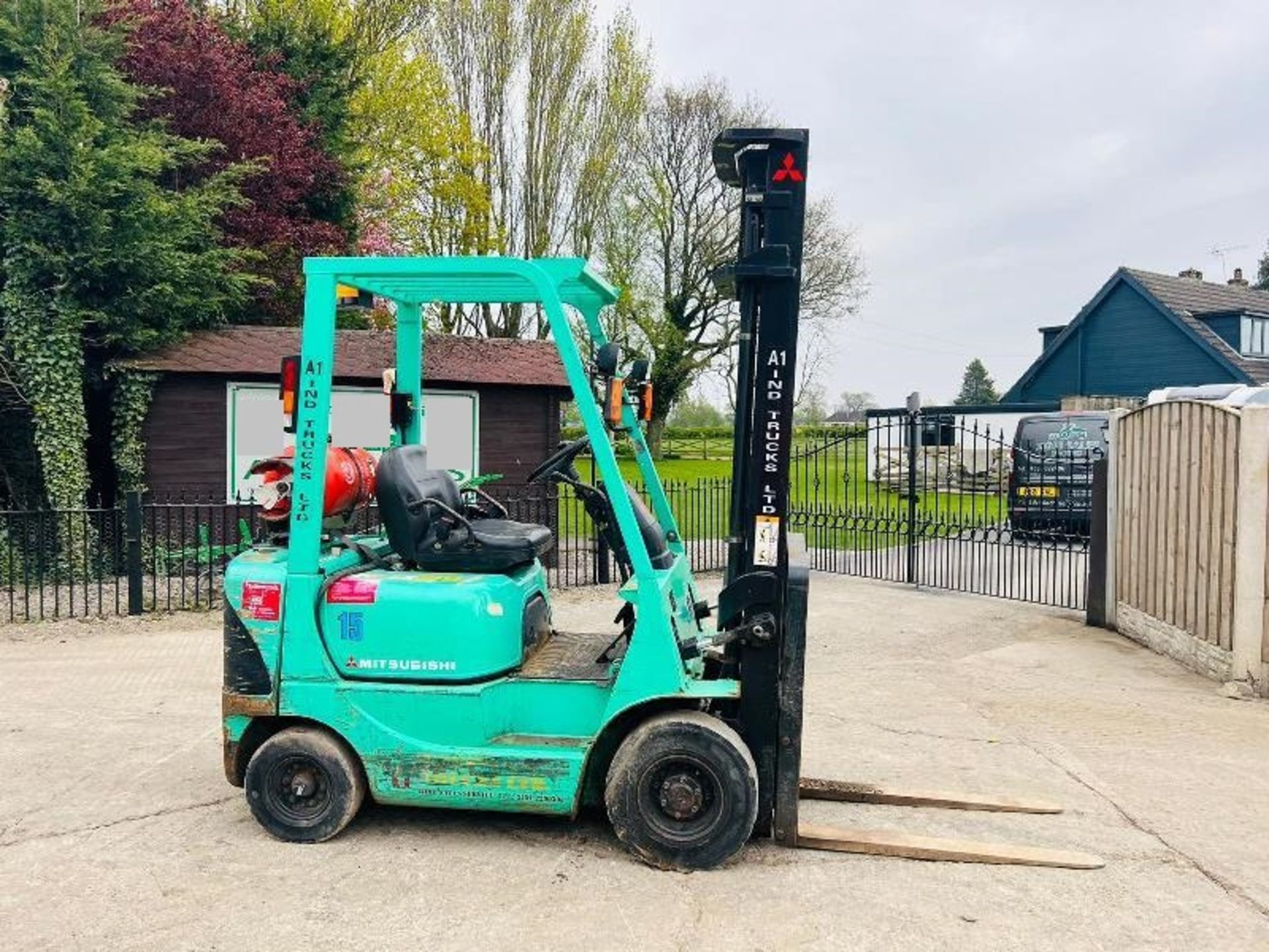 MITSUBISHI FG18K FORKLIFT C/W 2 STAGE MASK * NON-RUNNER * - Image 4 of 12