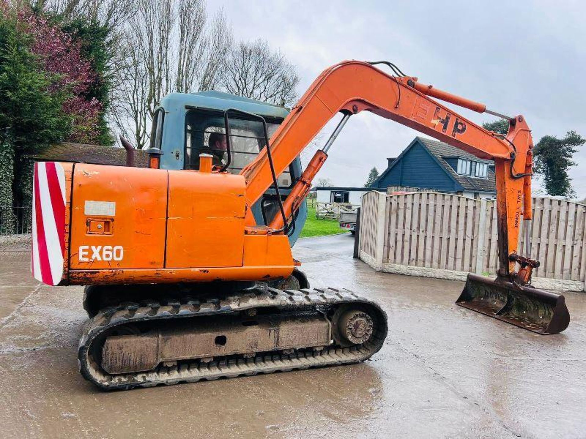 HITACHI EX60-2 TRACKED EXCAVATOR C/W BUCKET - Bild 3 aus 16