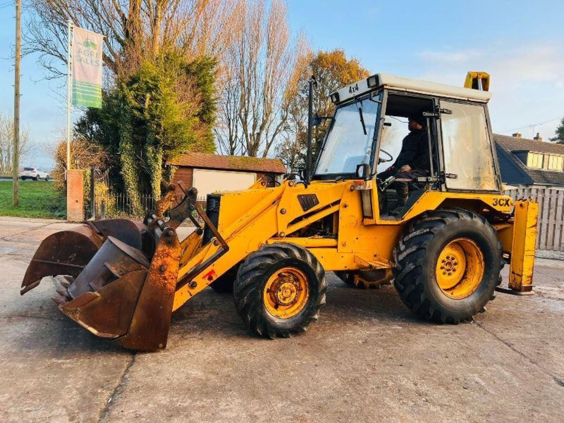 JCB 3CX PROJECT 7 4WD BACKHOE DIGGER C/W 4 X BUCKETS - Image 8 of 10