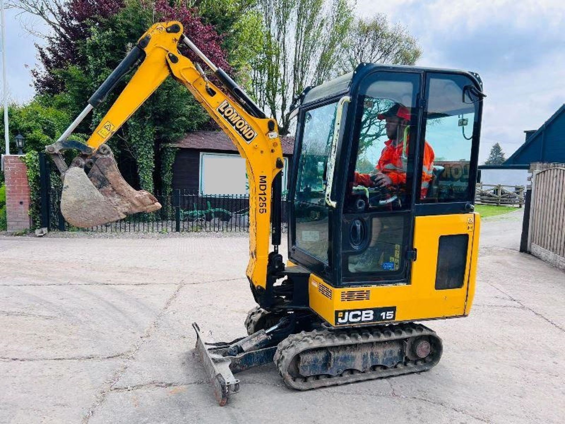 JCB 15 TRACKED EXCAVATOR *YEAR 2018 , CHOICE OF 2* C/W 3 X BUCKETS