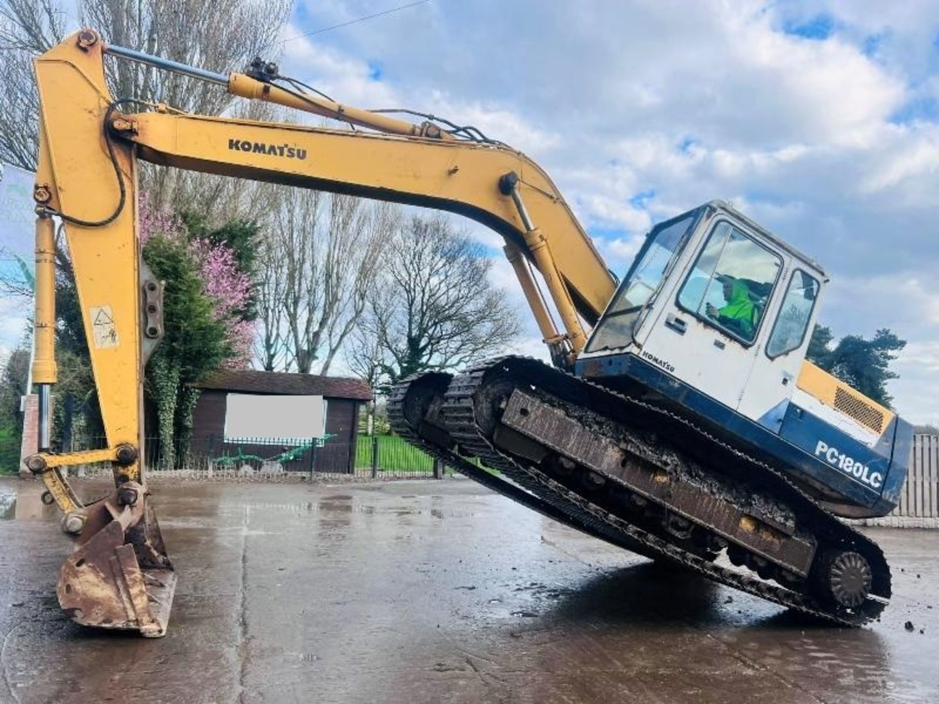 KOMATSU PC180LC-5K TRACKED EXCAVATOR C/W BUCKET