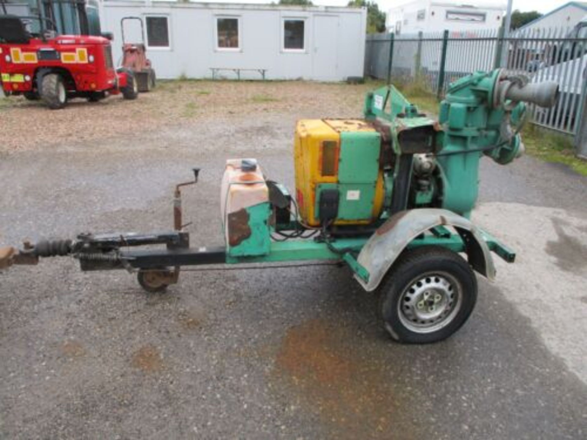 HILTA HYDRY 4 INCH " TOWABLE WATER PUMP HATZ DIESEL ENGINE DELIVERY ARRANGED - Image 4 of 5