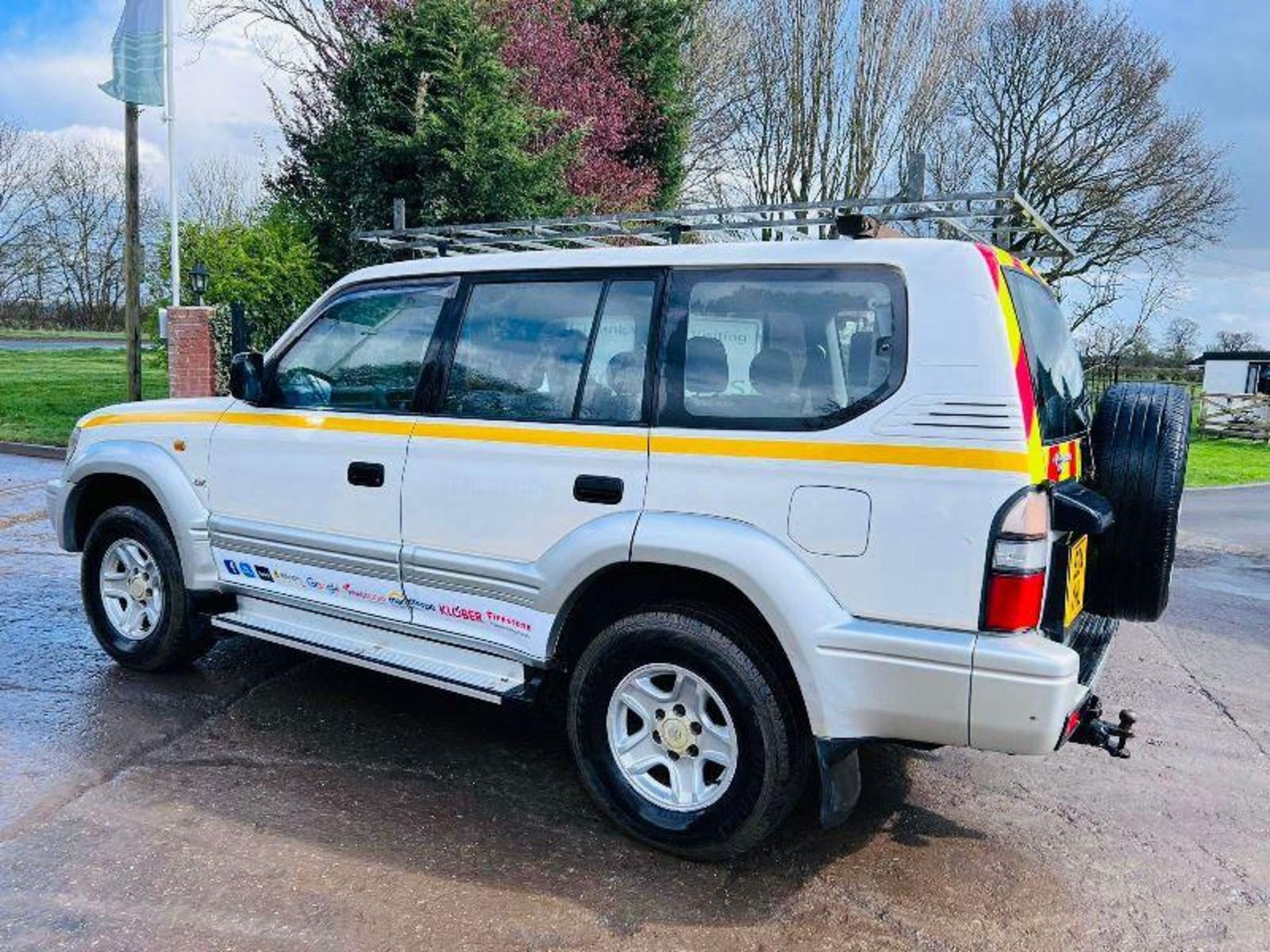 TOYOTA LAND CRUISER GX 4WD VEHICLE C/W ROOF RACK & MANUAL GEAR BOX - Image 13 of 20