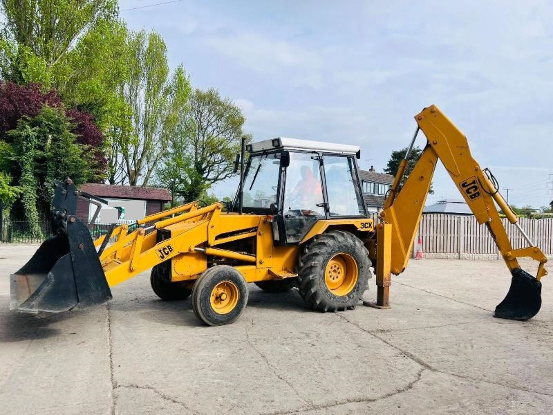 JCB 3CX BACKHOE DIGGER C/W EXTENDING DIG & 4 IN 1 BUCKET - Image 18 of 20