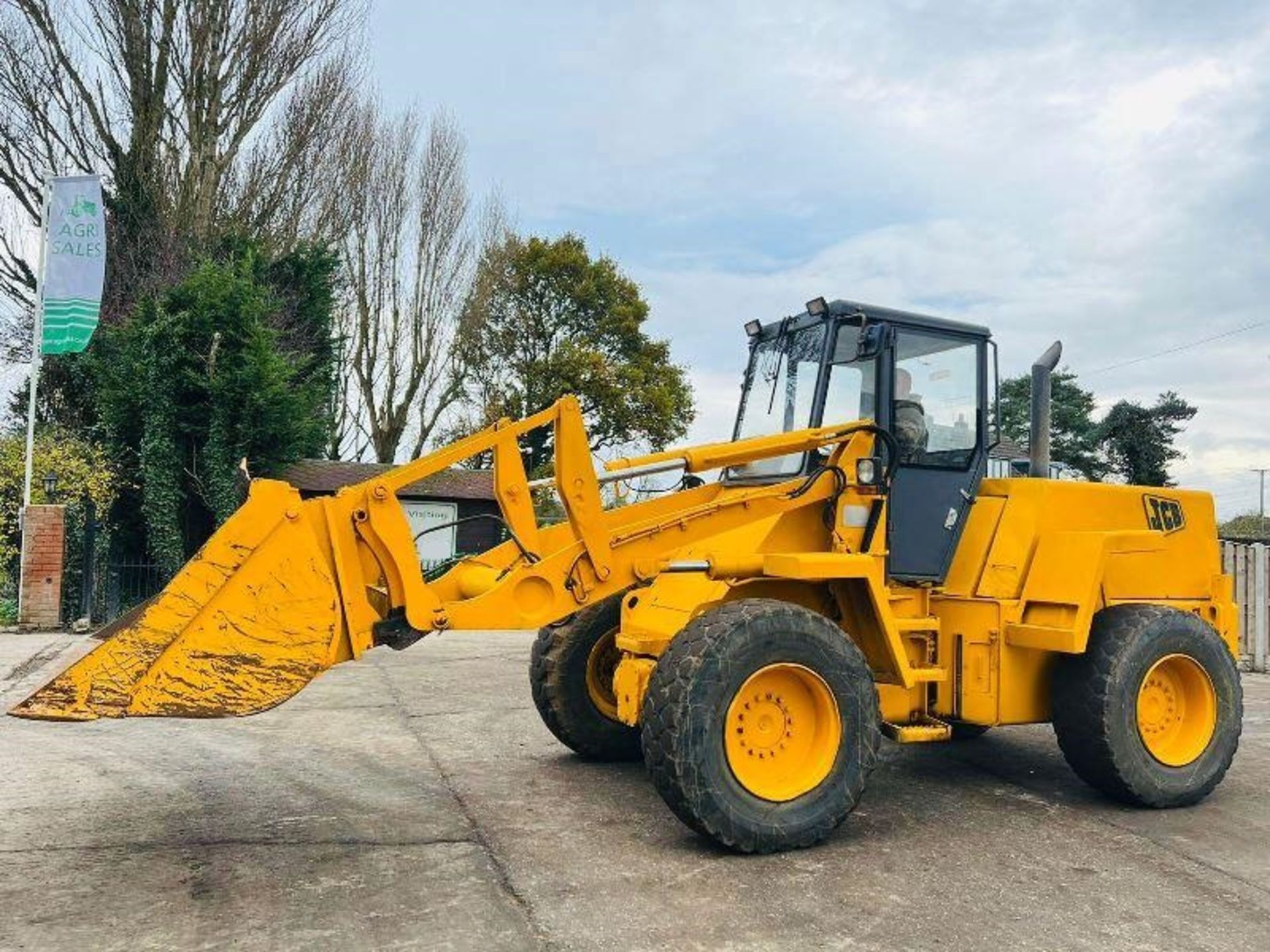 JCB 425 4WD LOADING SHOVEL C/W BUCKET - Image 5 of 9