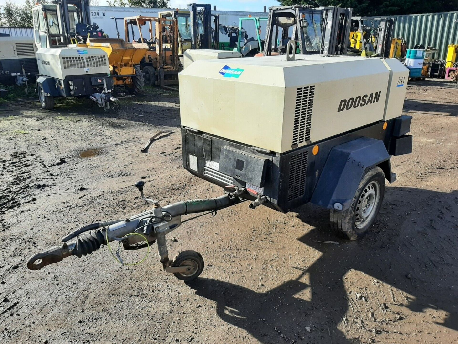 DOOSAN INGERSOLL RAND 7/41 DIESEL PORTABLE AIR COMPRESSOR