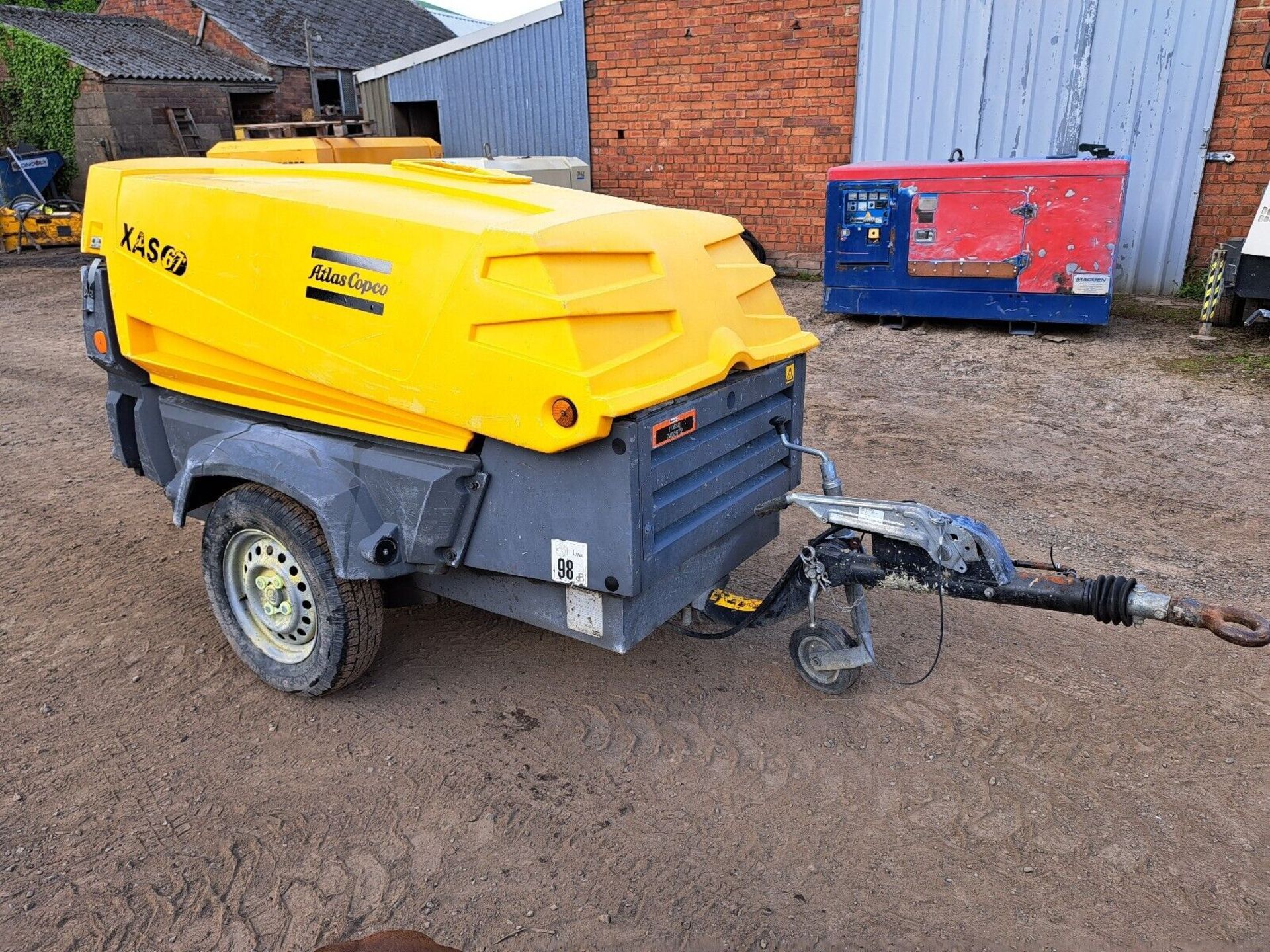 ATLAS COPCO XAS 67 DIESEL ROAD TOW COMPRESSOR LOW HOURS - Image 4 of 8