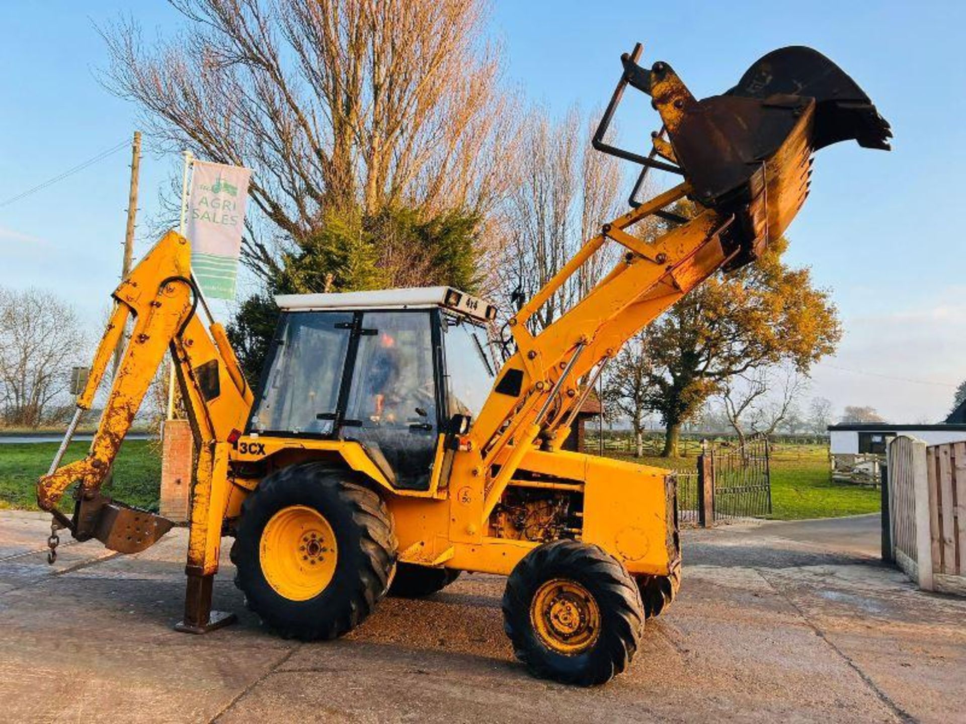 JCB 3CX PROJECT 7 4WD BACKHOE DIGGER C/W 4 X BUCKETS