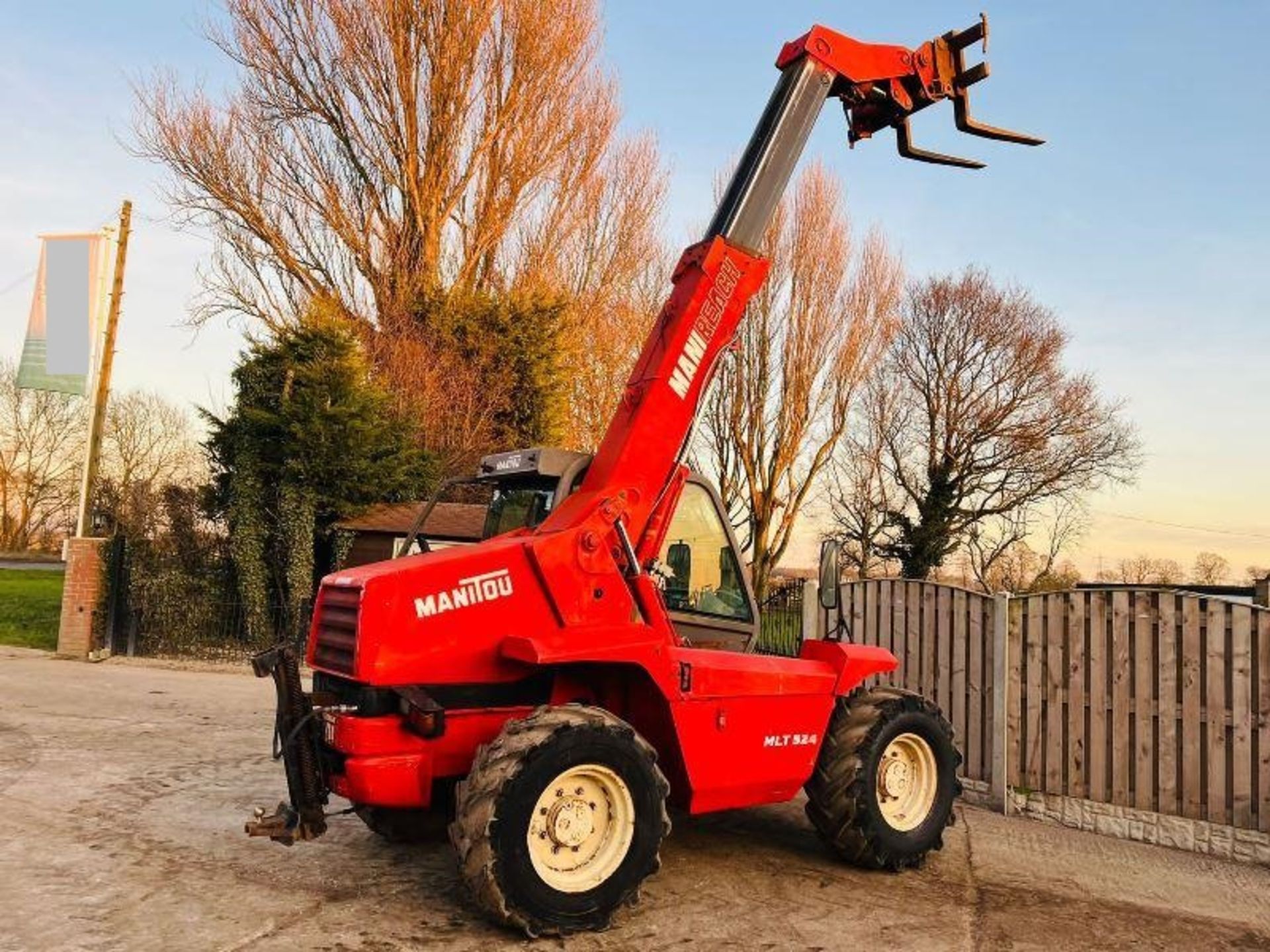 MANITOU 524 4WD TELEHANDLER *AG-SPEC* C/W PICK UP HITCH - Image 5 of 12