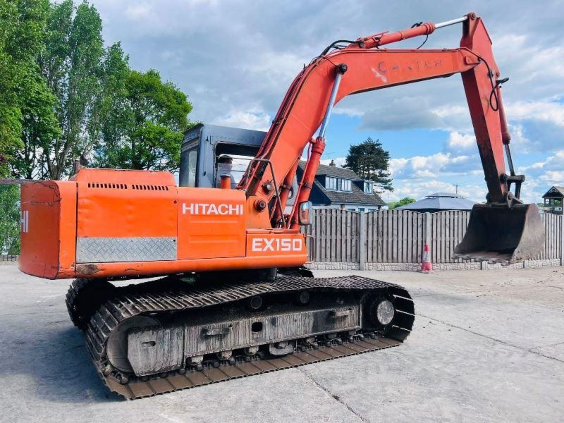 HITACHI EX150 TRACKED EXCAVATOR C/W BUCKET - Image 16 of 23