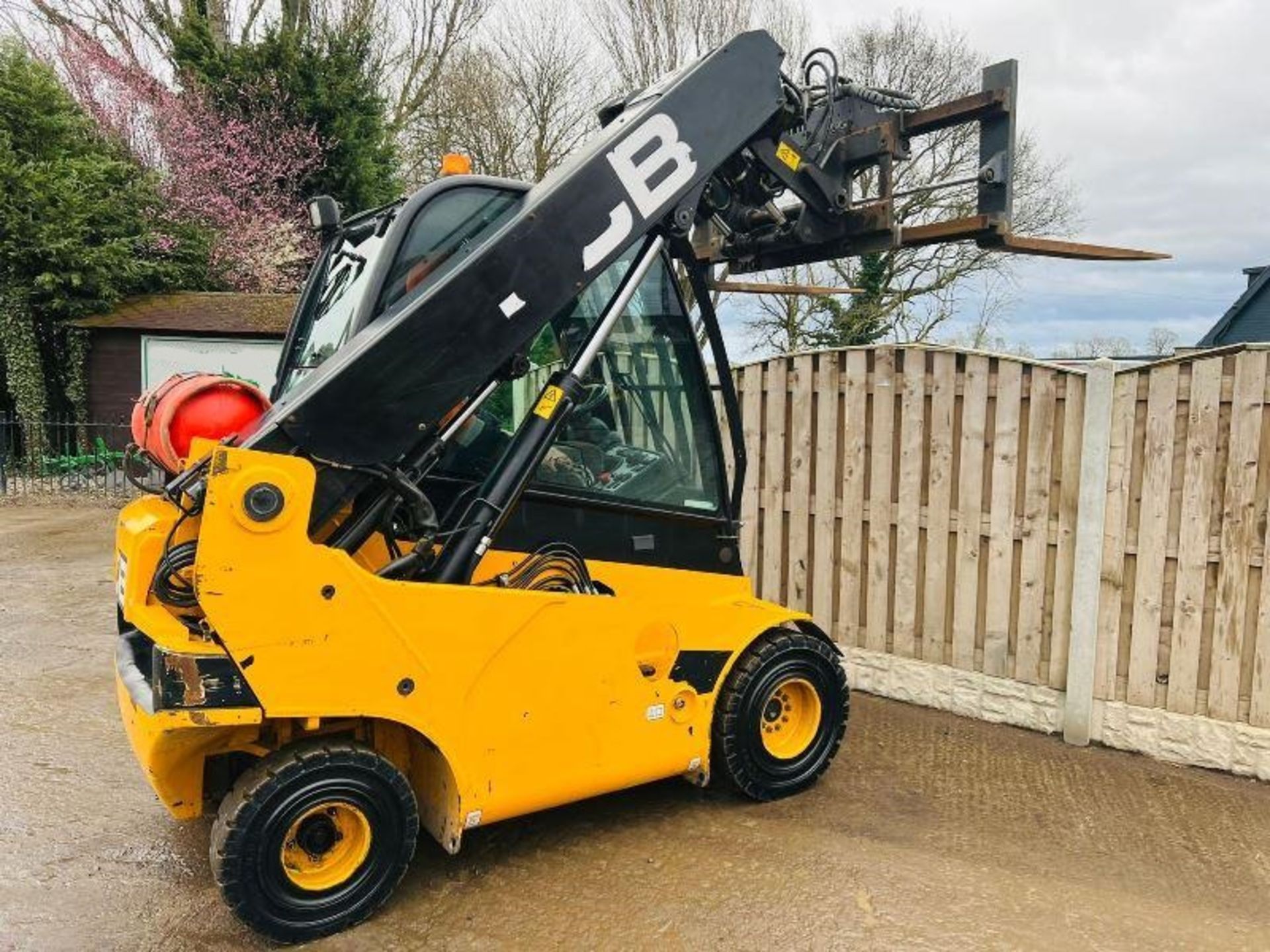 JCB TLT25G TELETRUCK * YEAR 2017 * C/W HYDRAULIC TINE POSITIONER - Image 17 of 19