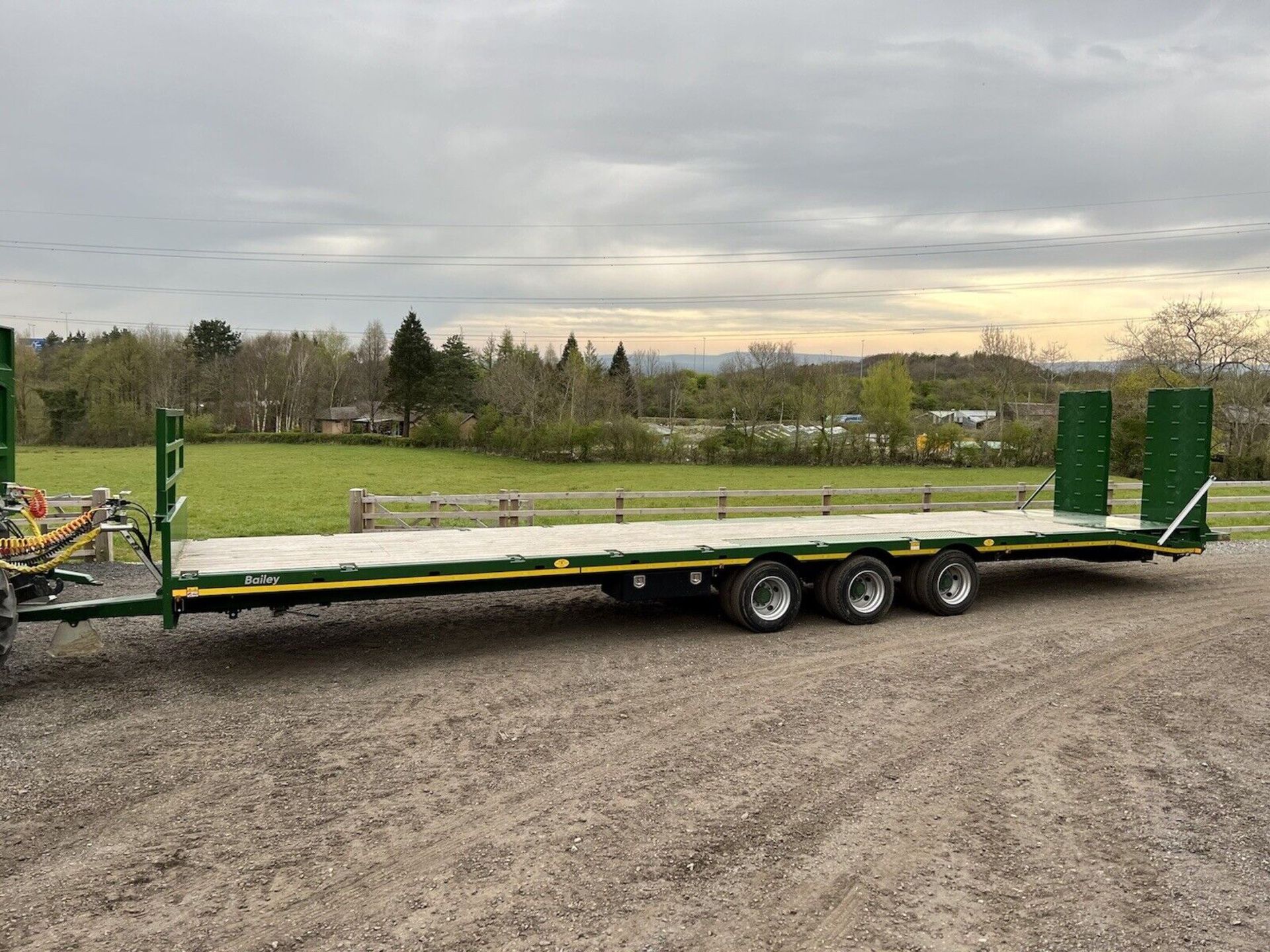 2021 BAILEY 39FT TRI AXLE LOW LOADER TRAILER / FLAT BED BALE TRAILER / STEWART - Image 4 of 6