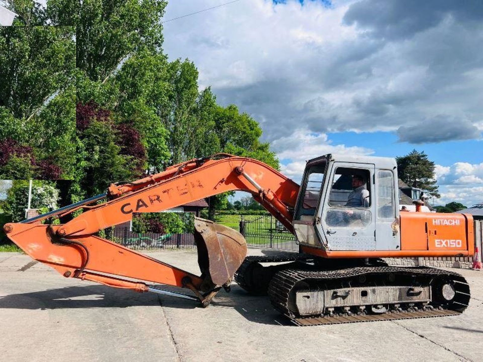 HITACHI EX150 TRACKED EXCAVATOR C/W BUCKET - Image 12 of 23