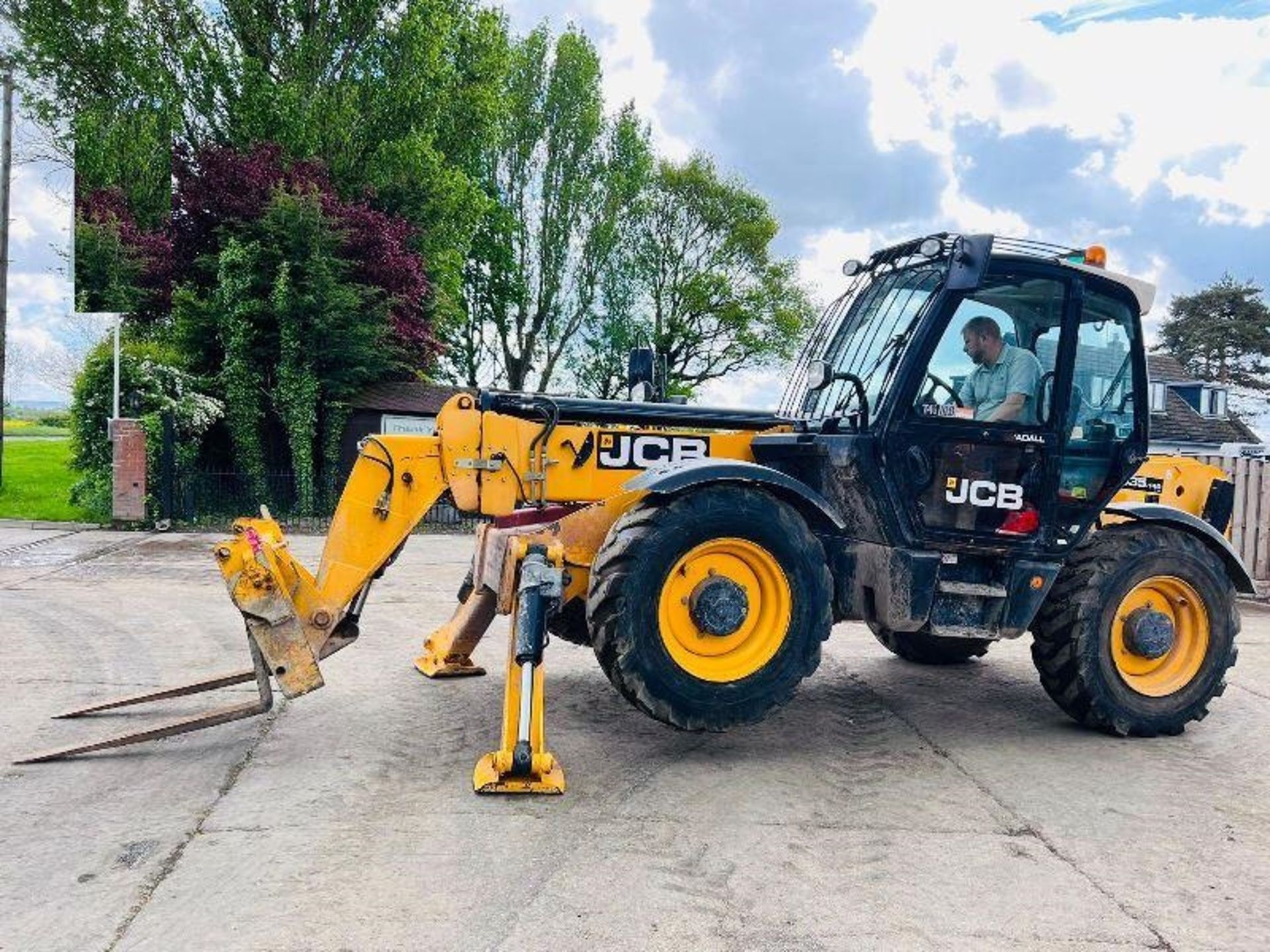 JCB 535-140HI VIZ TELEHANDLER * 14 METERS , YEAR 2015 * C/W PALLET TINES. - Image 8 of 21