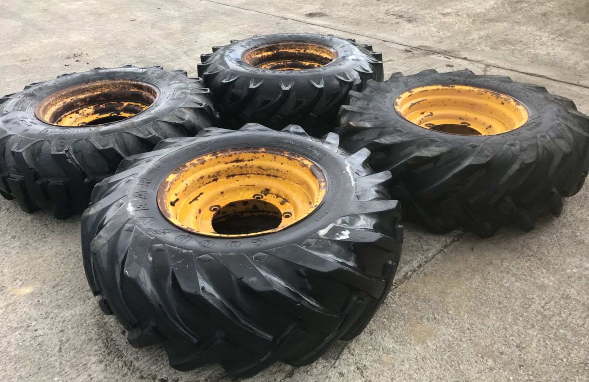 4 X JCB TELEHANDLER WHEELS AND TYRES 24 INCH - Image 9 of 11