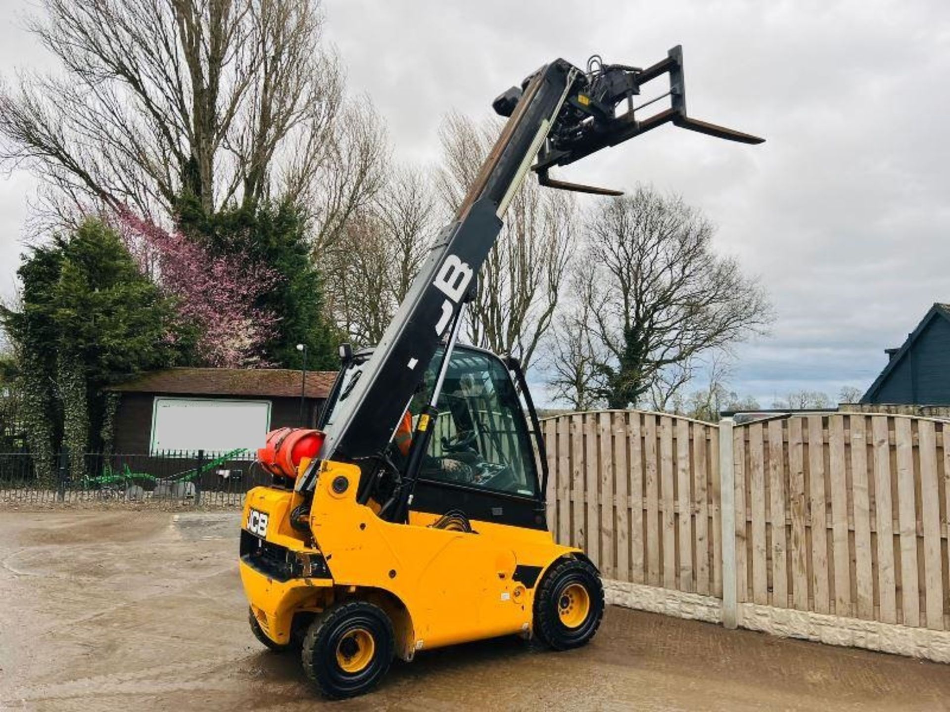 JCB TLT25G TELETRUCK * YEAR 2017 * C/W HYDRAULIC TINE POSITIONER - Image 4 of 19