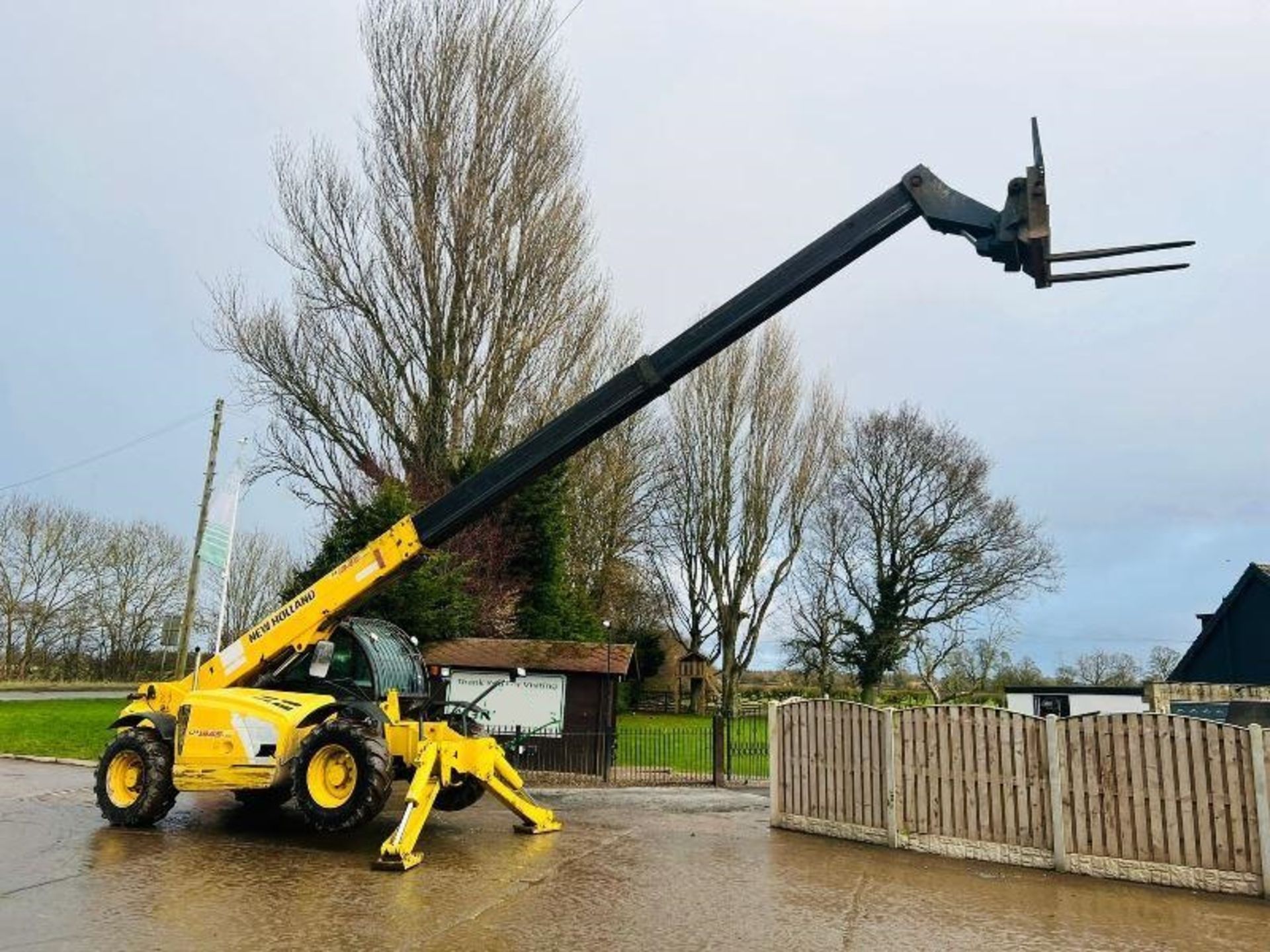 NEW HOLLAND LM1345 TURBO 4WD TELEHANDLER * 13 METER * C/W PALLET TINES. - Image 3 of 14