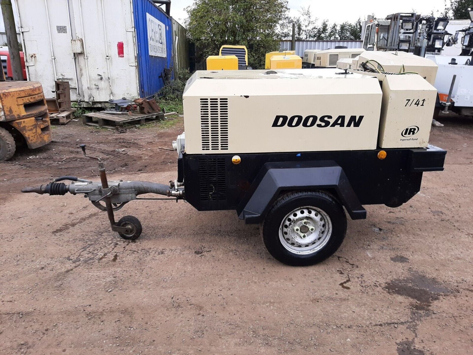 DOOSAN 7/41E DIESEL PORTABLE AIR COMPRESSOR GENERATOR