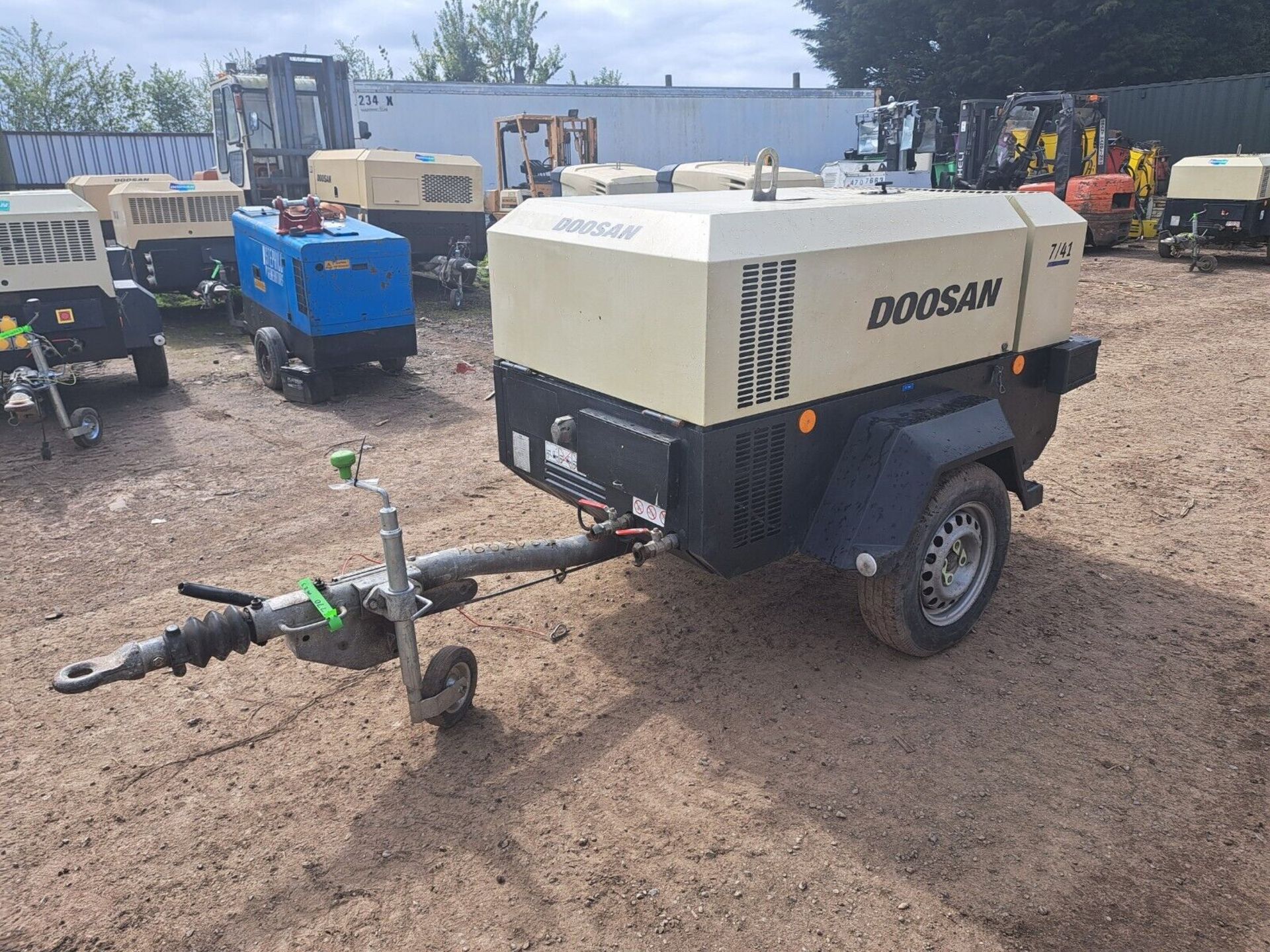 DOOSAN INGERSOLL RAND 7/41 DIESEL PORTABLE AIR COMPRESSOR LOW HOURS