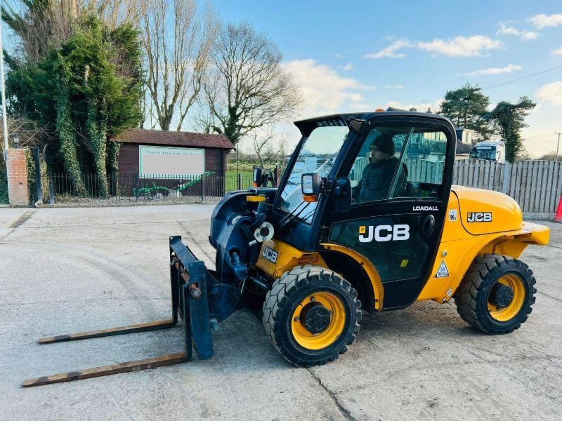 JCB 520-40 4WD TELEHANDLER * YEAR 2011 * C/W PALLET TINES - Image 7 of 13