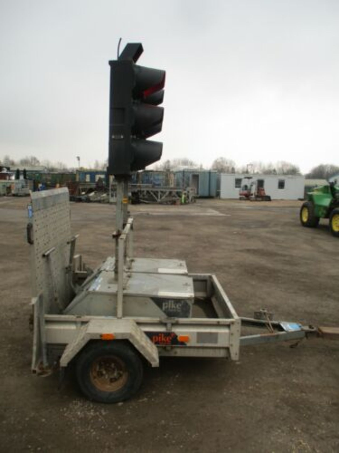 PIKE TRAFFIC LIGHTS RADIO LIGHT BATTERY 2 WAY DELIVERY ARRANGED - Image 8 of 8