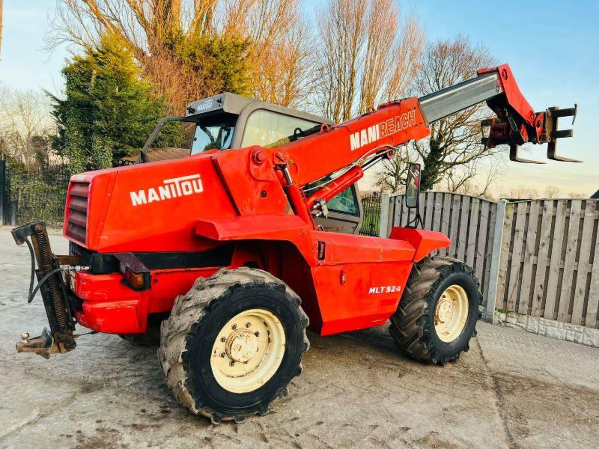 MANITOU 524 4WD TELEHANDLER *AG-SPEC* C/W PICK UP HITCH - Image 7 of 12