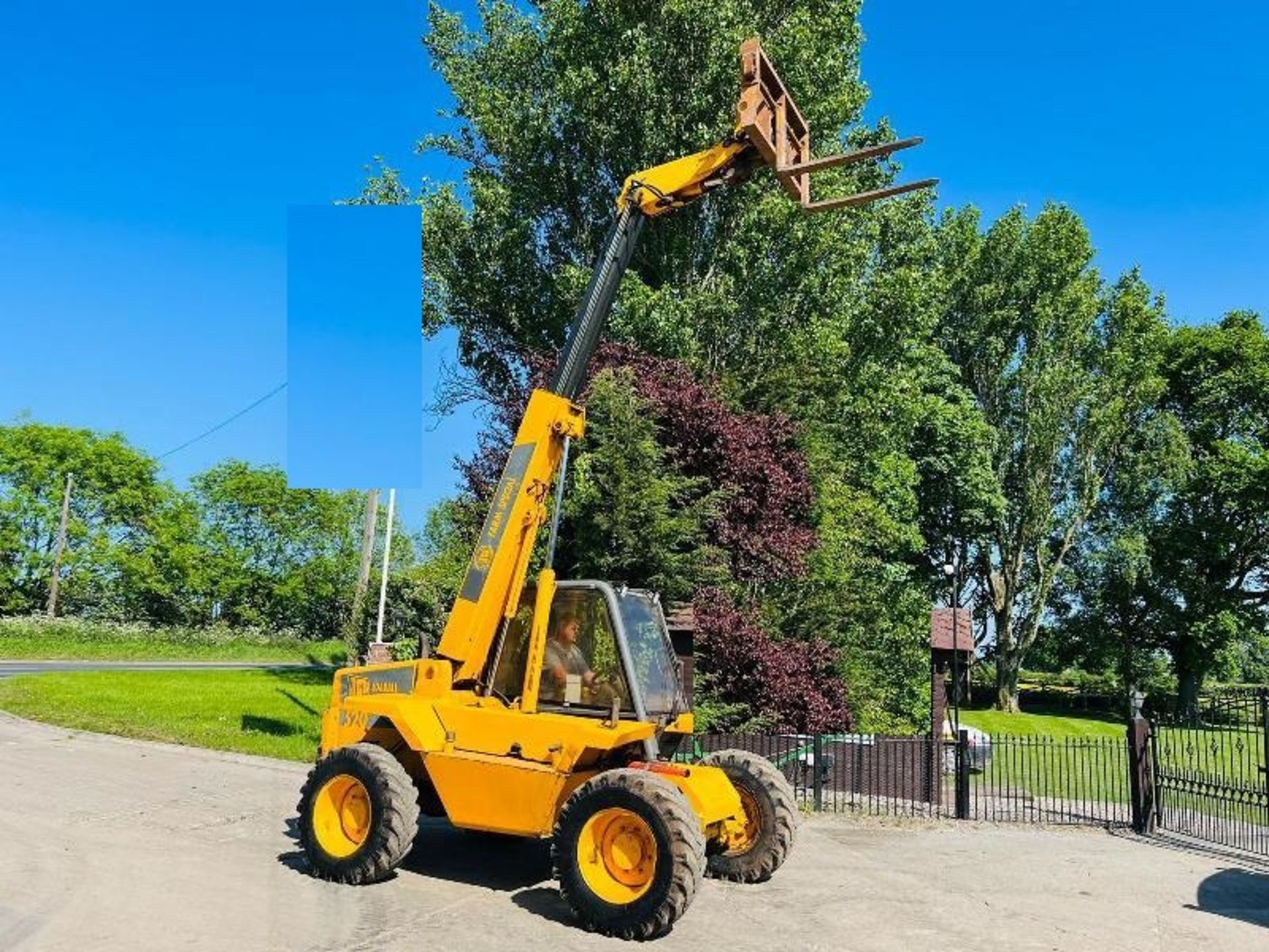 JCB 526 4WD TELEHANDLER C/W PALLET TINES - Image 2 of 13