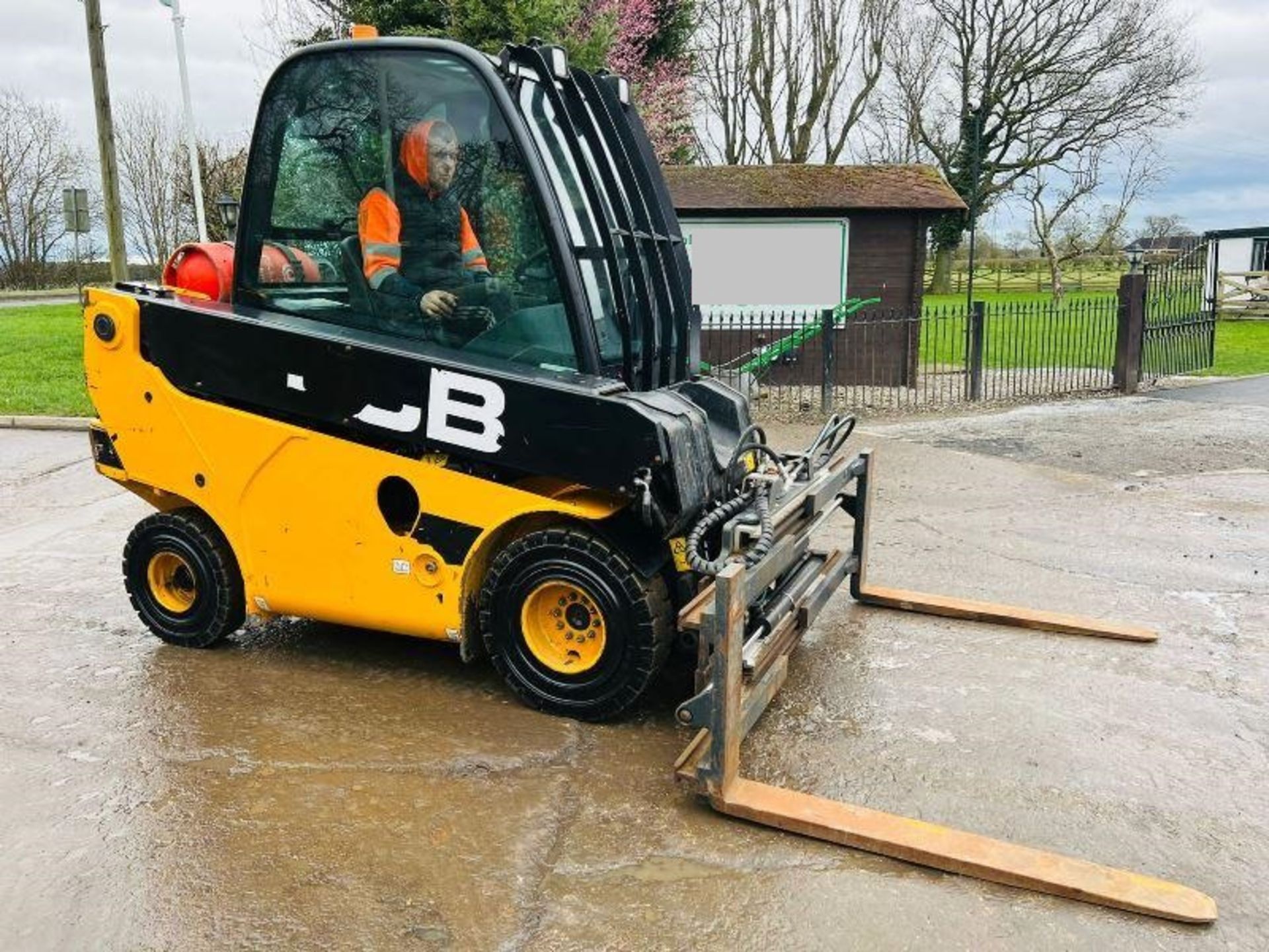 JCB TLT25G TELETRUCK * YEAR 2017 * C/W HYDRAULIC TINE POSITIONER - Image 12 of 19