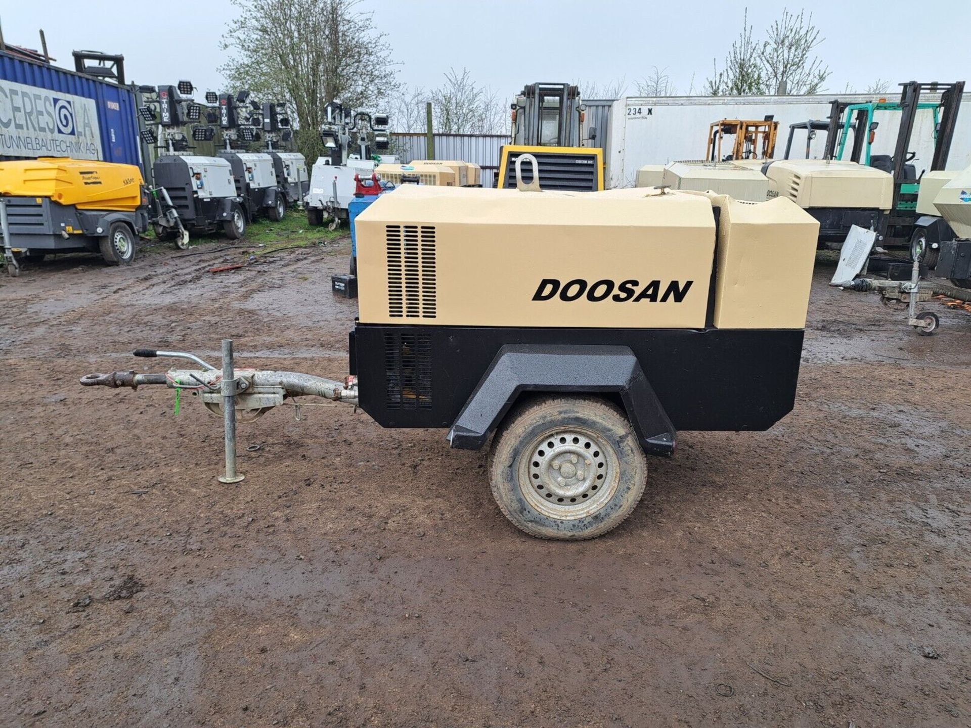 DOOSAN 7/41 DIESEL PORTABLE AIR COMPRESSOR