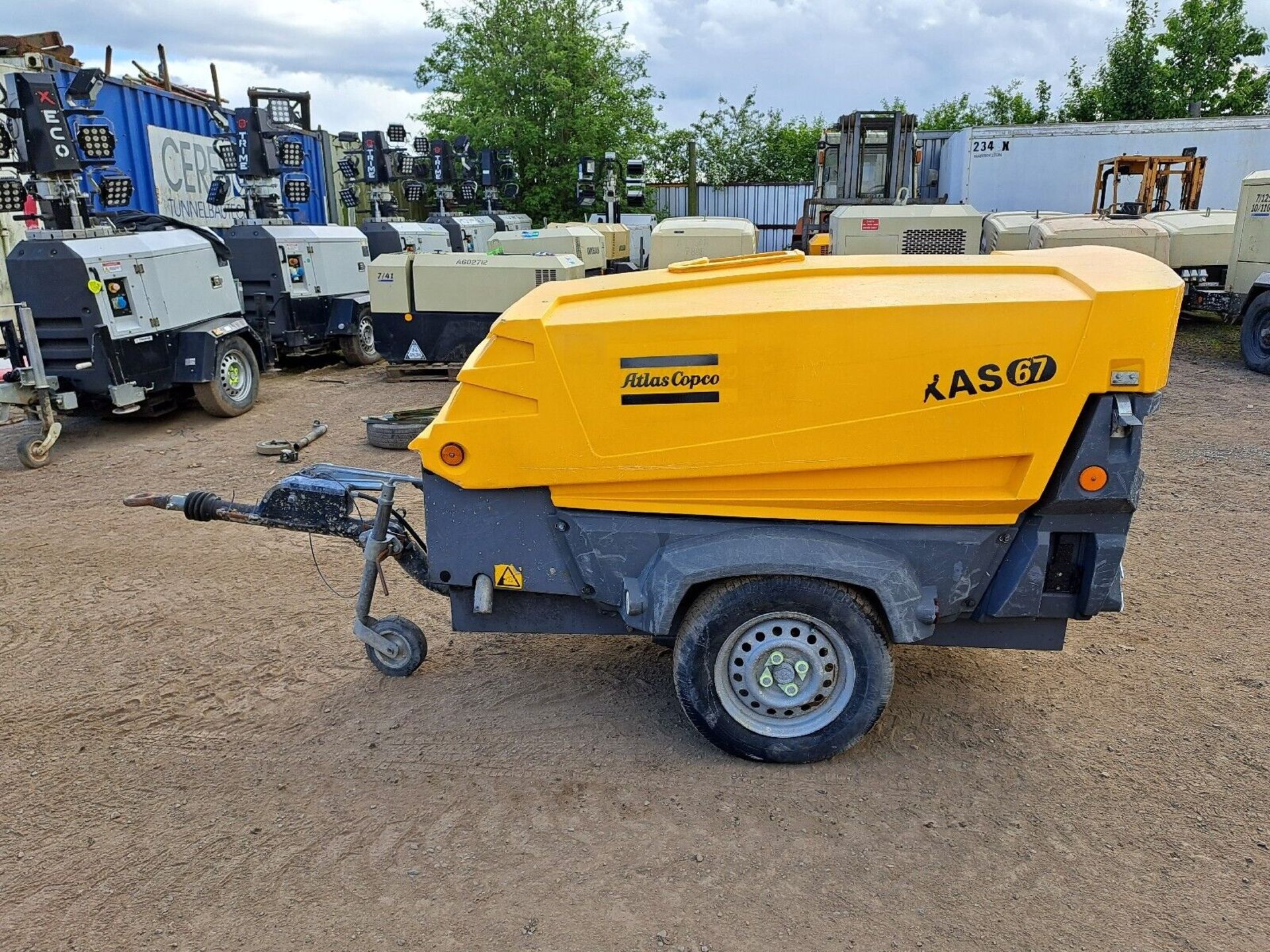 ATLAS COPCO XAS 67 DIESEL ROAD TOW COMPRESSOR LOW HOURS - Image 5 of 8