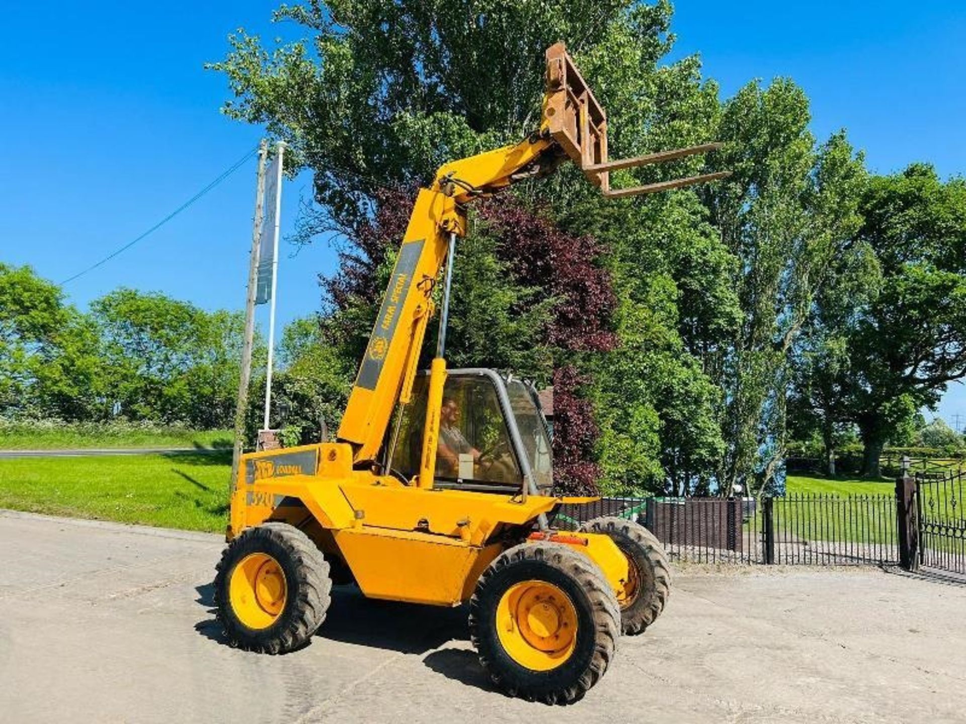 JCB 526 4WD TELEHANDLER C/W PALLET TINES - Image 6 of 13