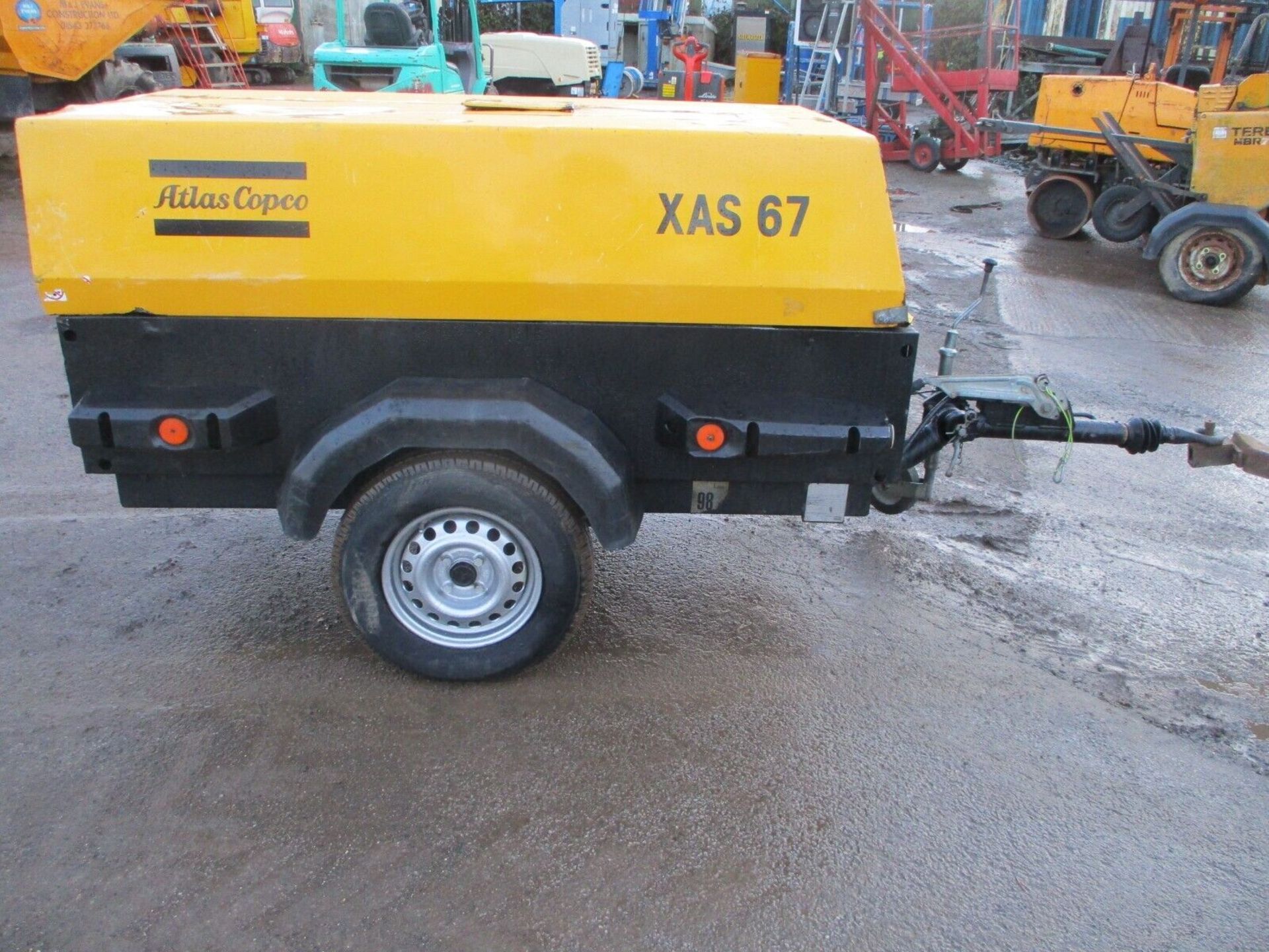 ATLAS COPCO XAS 67 130 CFM COMPRESSOR 2 TOOL TOWABLE ROAD TOW DELIVERY ARRANGED - Image 2 of 10