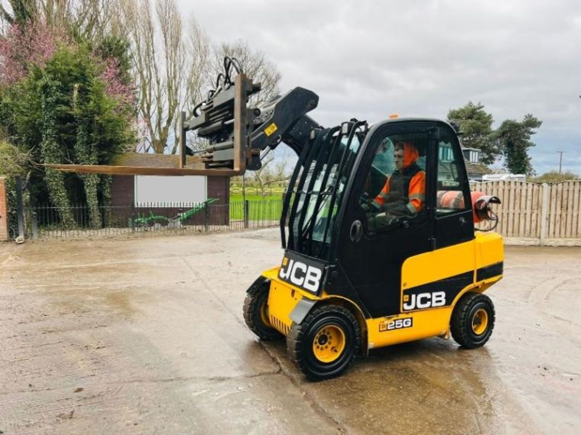 JCB TLT25G TELETRUCK * YEAR 2017 * C/W HYDRAULIC TINE POSITIONER - Image 19 of 19